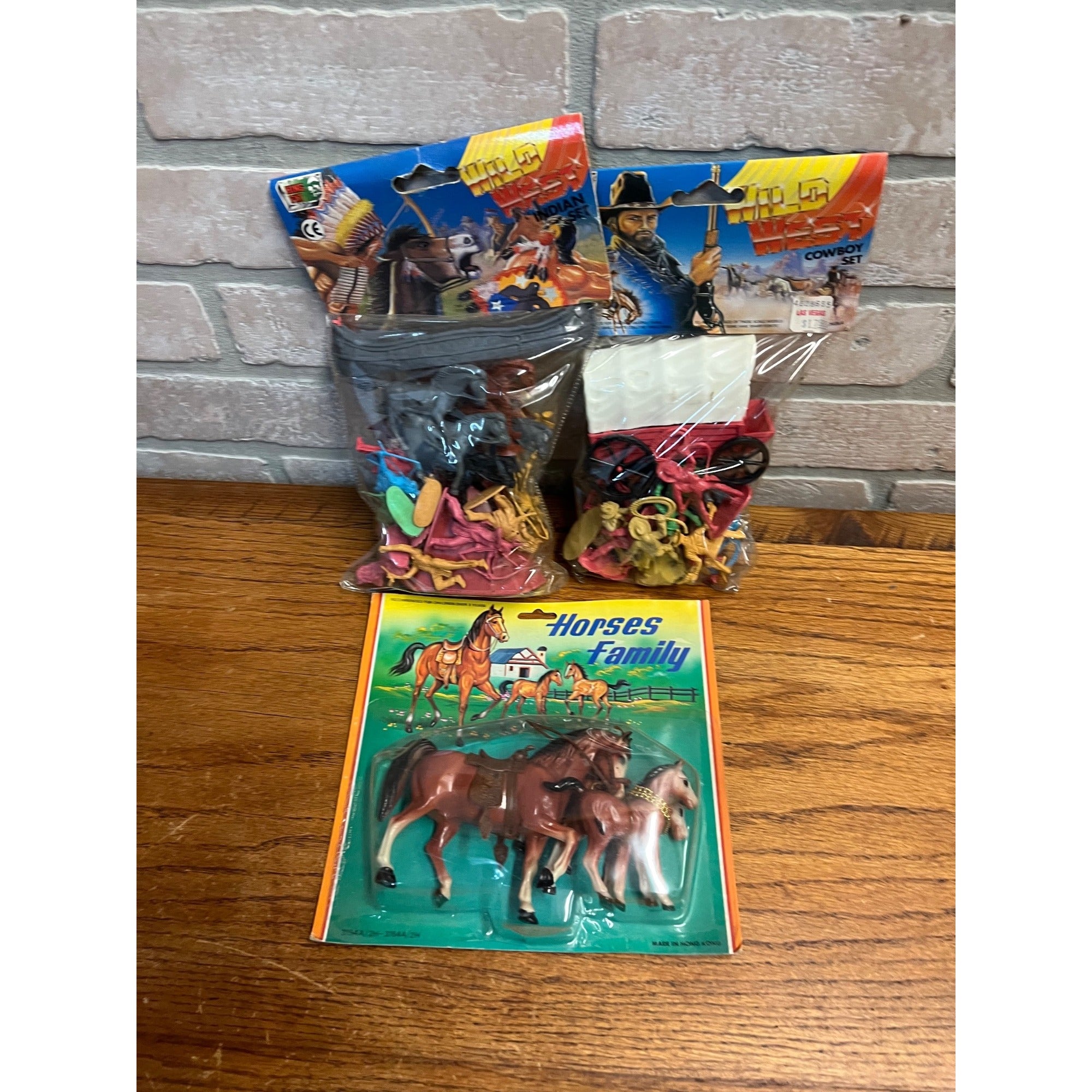 Vintage Hing Fat Toys Wild West Cowboy and Indian 90's Set NOS w/ Horses