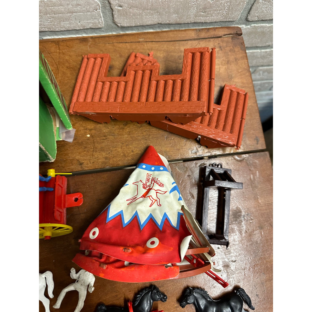 VINTAGE 1960S GRANT PLASTIC WESTERN FRONTIER BATTLE PLAYSET COWBOY HORSE FORT