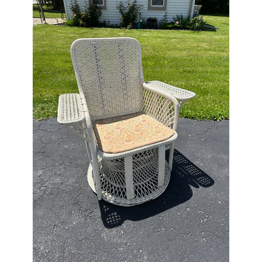 Vintage Wicker Chair - Farmhouse Patio Porch Outdoor Furniture