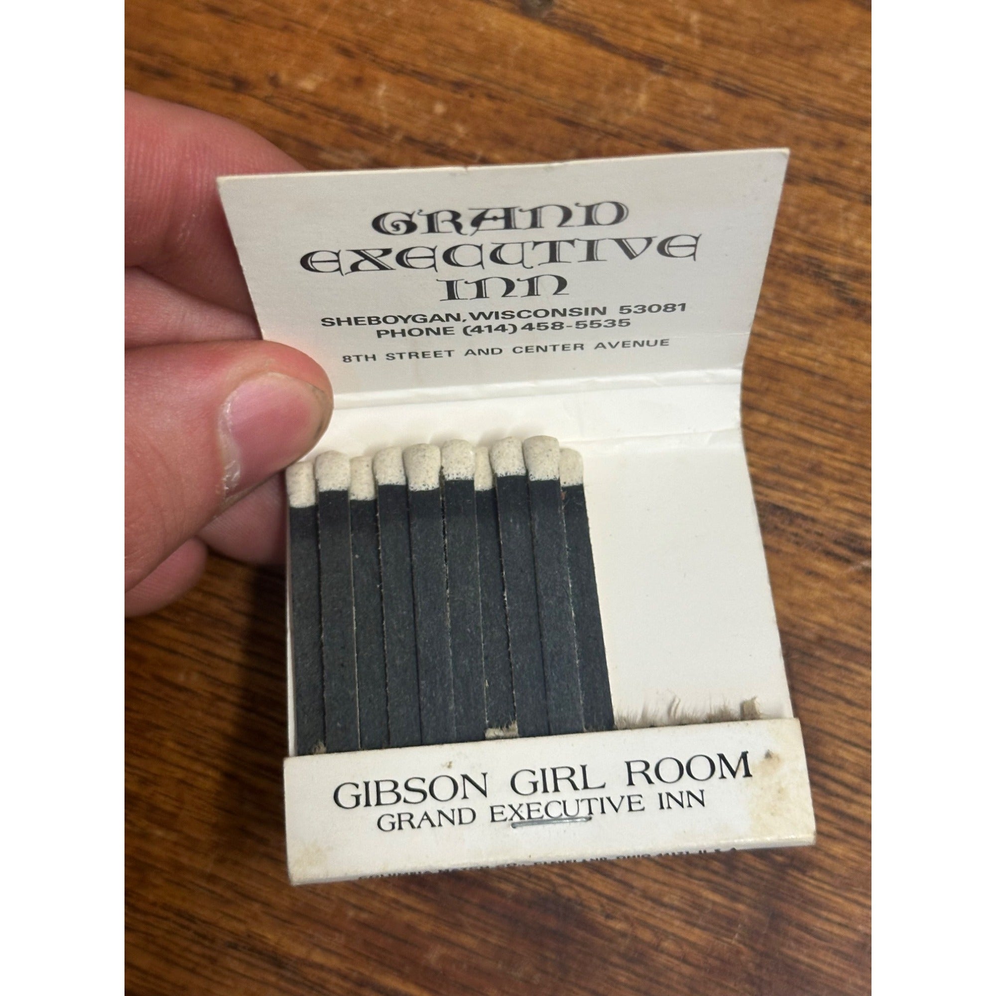 Vintage Gibson Girl Room Executive Inn Matchbook Matches Sheboygan Wis