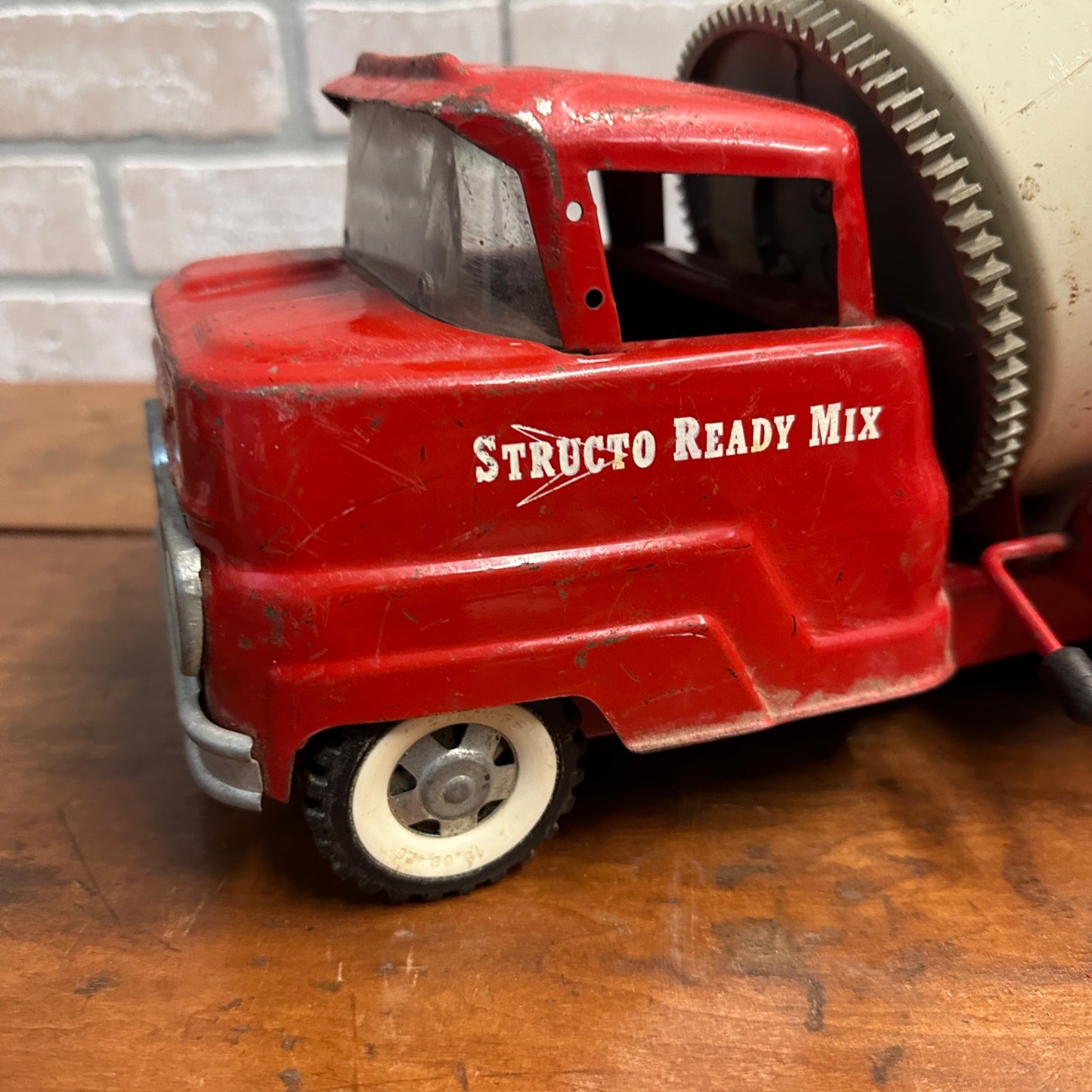 RARE Vintage 1960-61 Structo Ready Mix Cement Truck Toy Ford Square Fender Cab