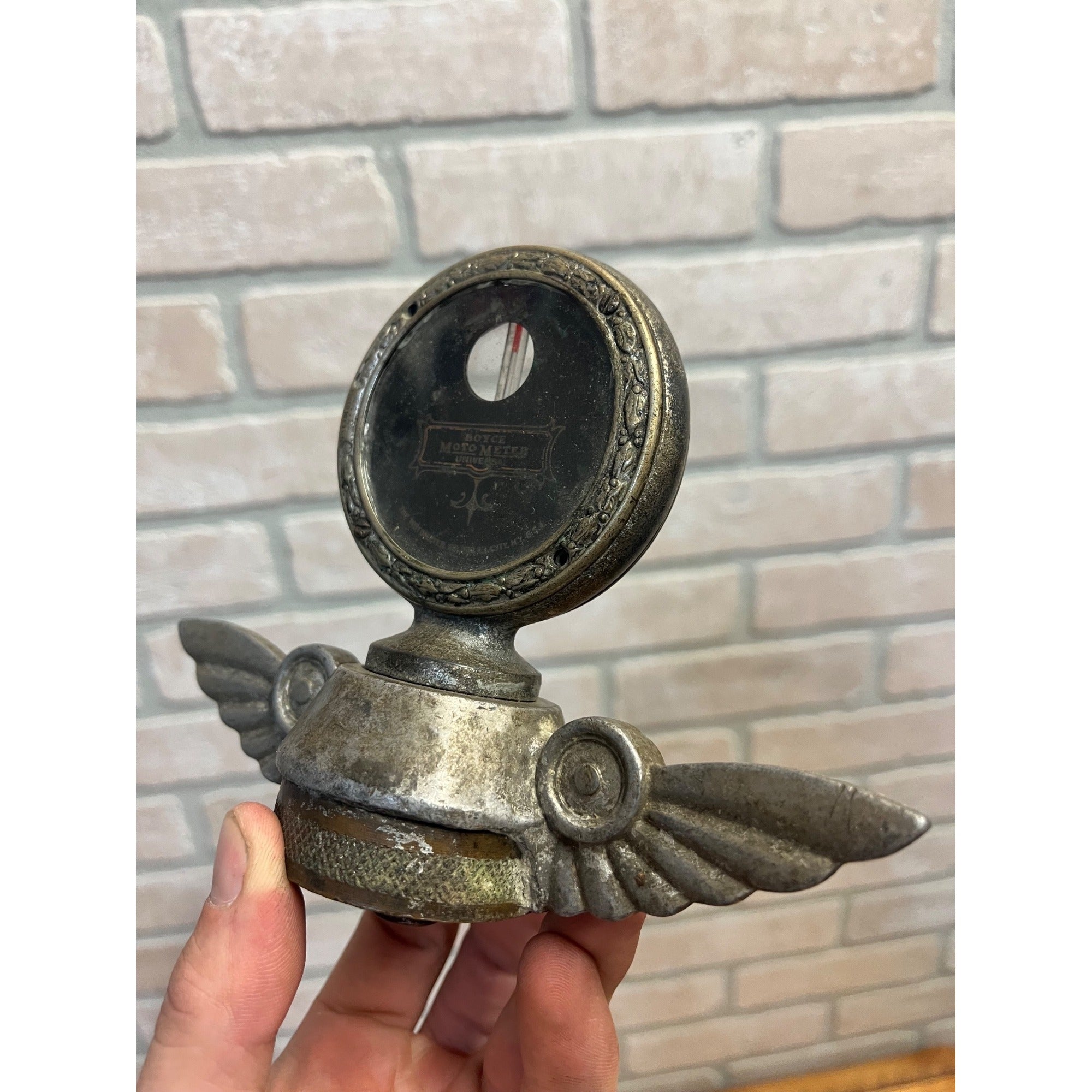 Vintage Boyce MotoMeter Flying Wing Universal Radiator Cap Hood Ornament Auto Car