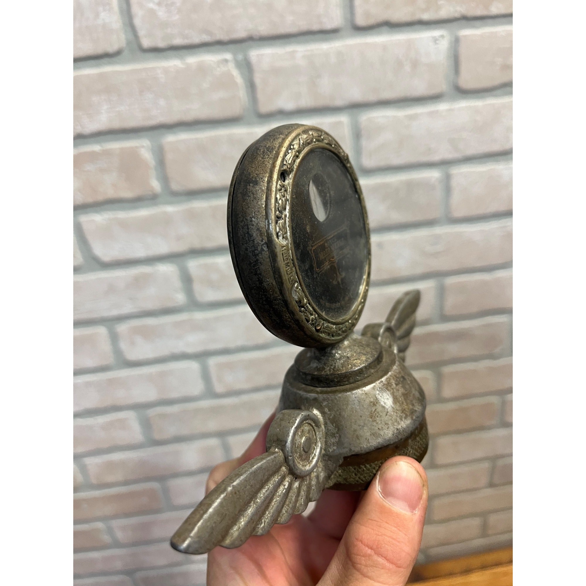 Vintage Boyce MotoMeter Flying Wing Universal Radiator Cap Hood Ornament Auto Car