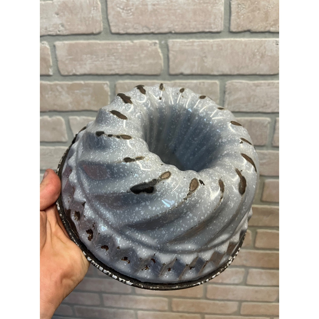 Antique Primitive Grey and White Speckled Enamel Graniteware Bundt Cake Pan/Farmhouse Decor