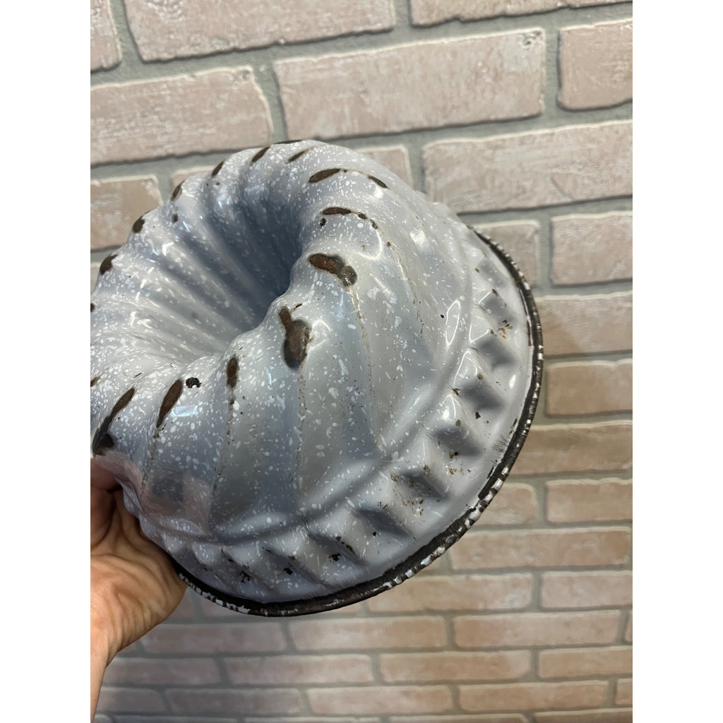 Antique Primitive Grey and White Speckled Enamel Graniteware Bundt Cake Pan/Farmhouse Decor