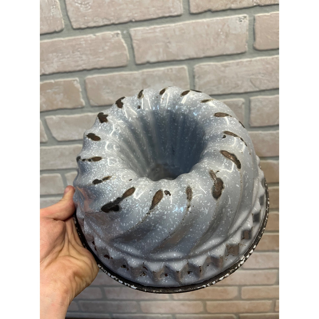Antique Primitive Grey and White Speckled Enamel Graniteware Bundt Cake Pan/Farmhouse Decor