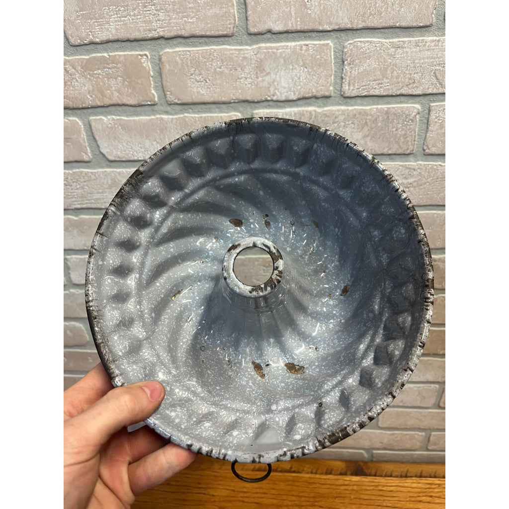 Antique Primitive Grey and White Speckled Enamel Graniteware Bundt Cake Pan/Farmhouse Decor