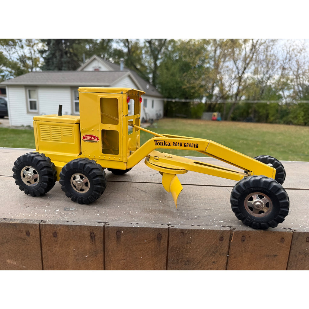 Vintage Tonka Yellow Road Grader Construction Pressed Steel Toy No. 512