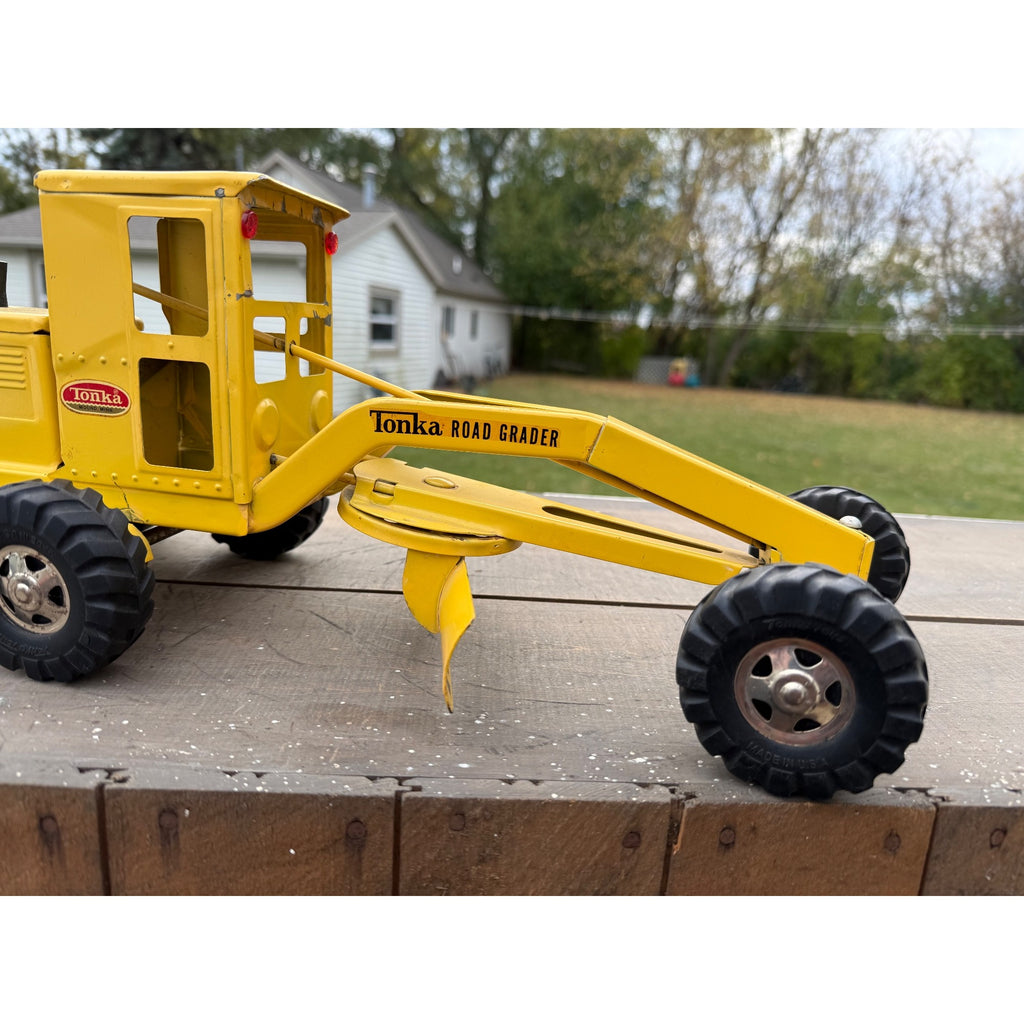 Vintage Tonka Yellow Road Grader Construction Pressed Steel Toy No. 512