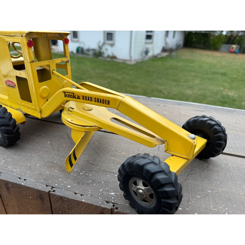 Vintage Tonka Yellow Road Grader Construction Pressed Steel Toy No. 512