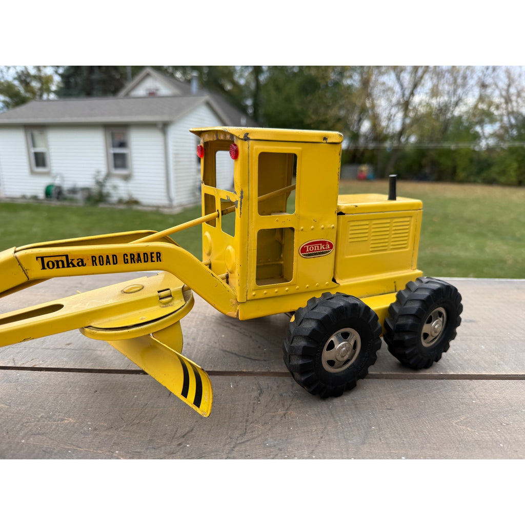 Vintage Tonka Yellow Road Grader Construction Pressed Steel Toy No. 512