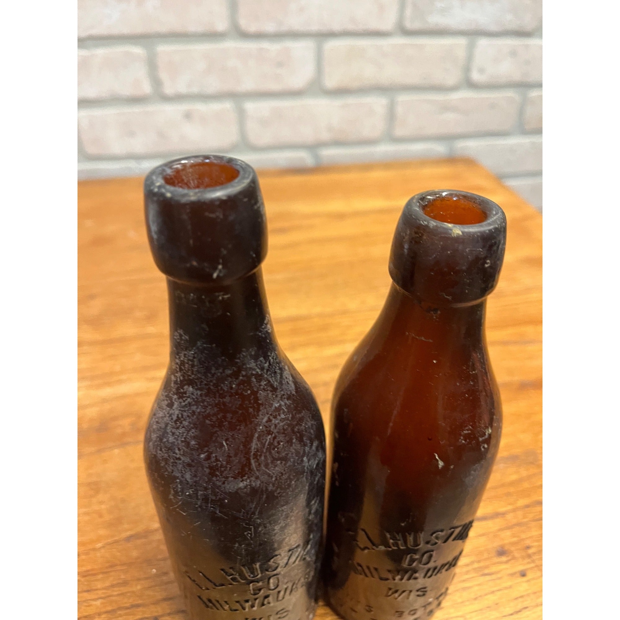Early Lot (2) EL Husting Milwaukee Amber Bottles Wisconsin
