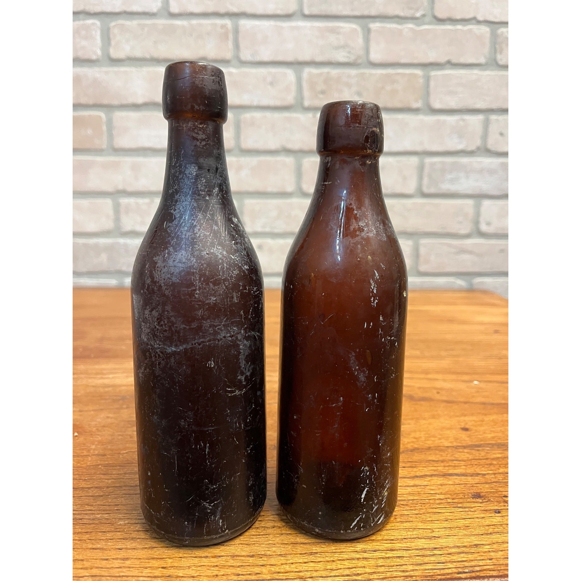 Early Lot (2) EL Husting Milwaukee Amber Bottles Wisconsin