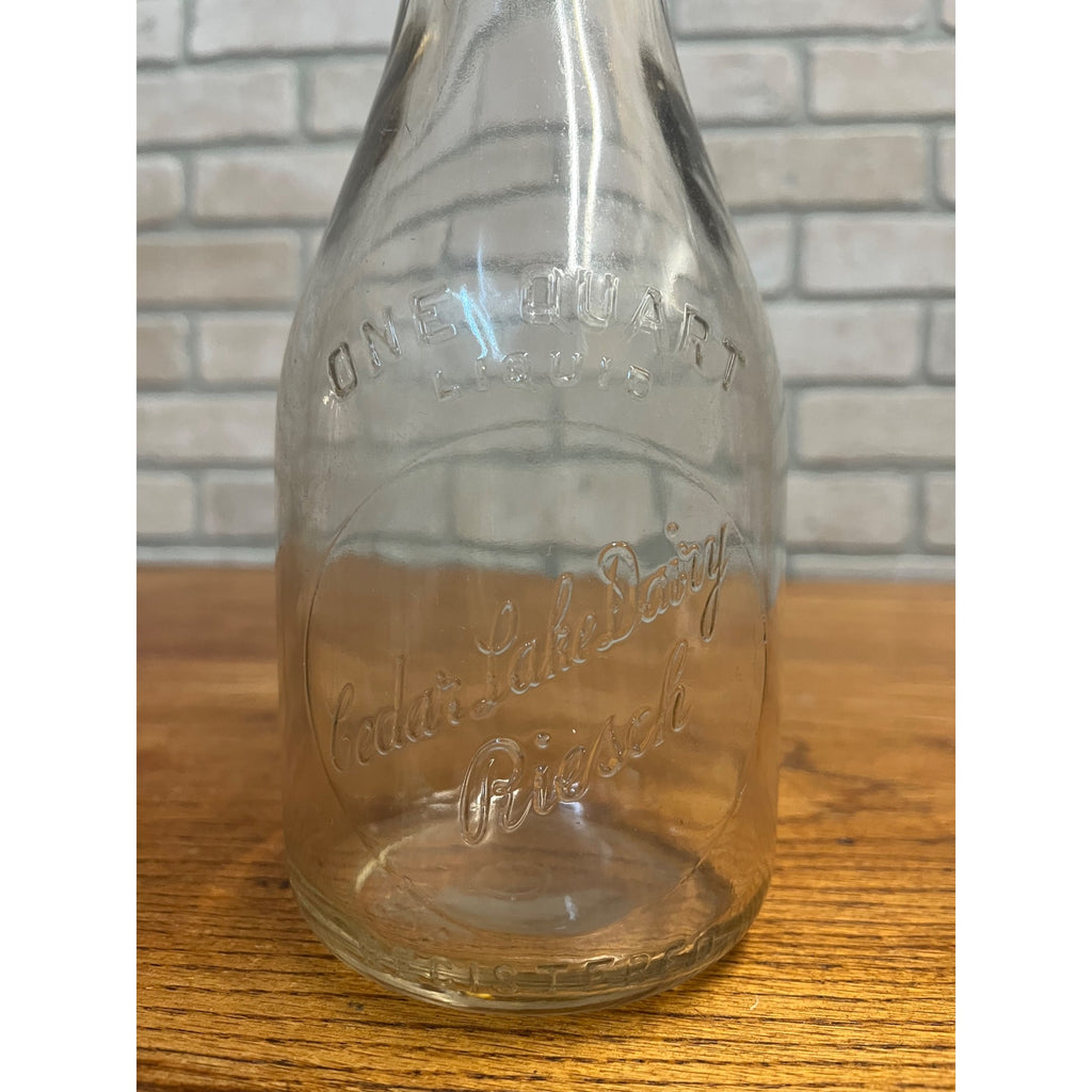 SCARCE Cedar Lake Dairy Riesch West Bend Wis Quart Bottle WI Wisconsin
