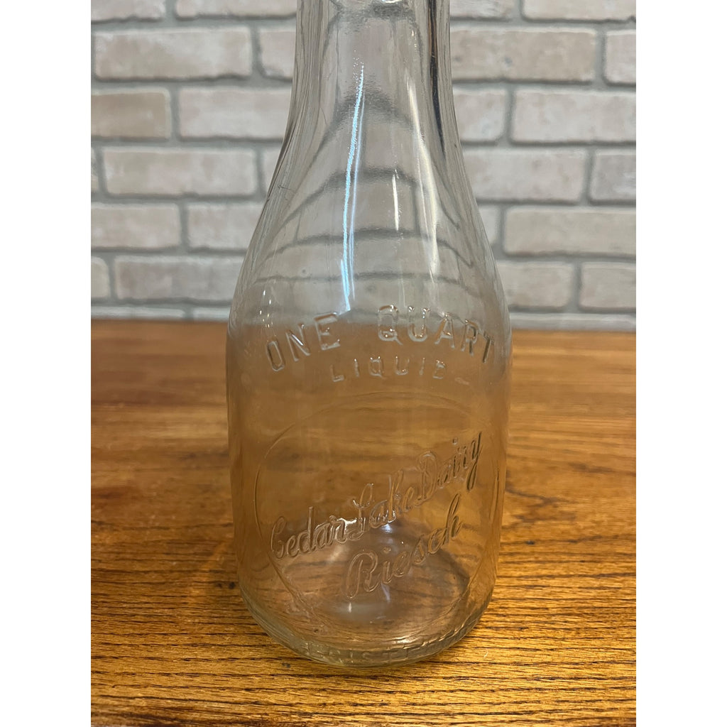SCARCE Cedar Lake Dairy Riesch West Bend Wis Quart Bottle WI Wisconsin