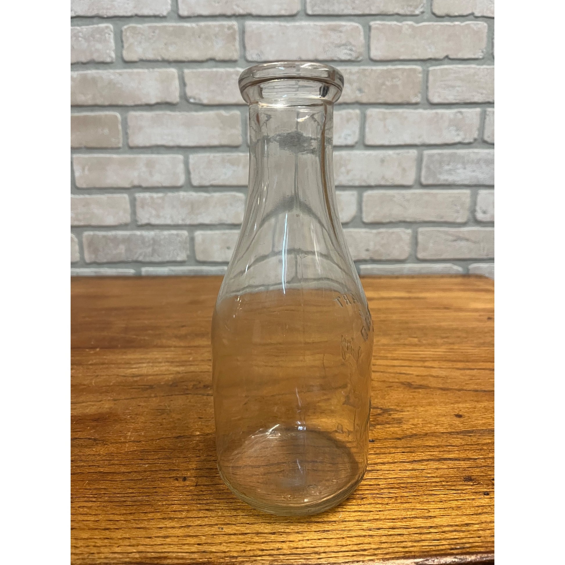 SCARCE Cedar Lake Dairy Riesch West Bend Wis Quart Bottle WI Wisconsin