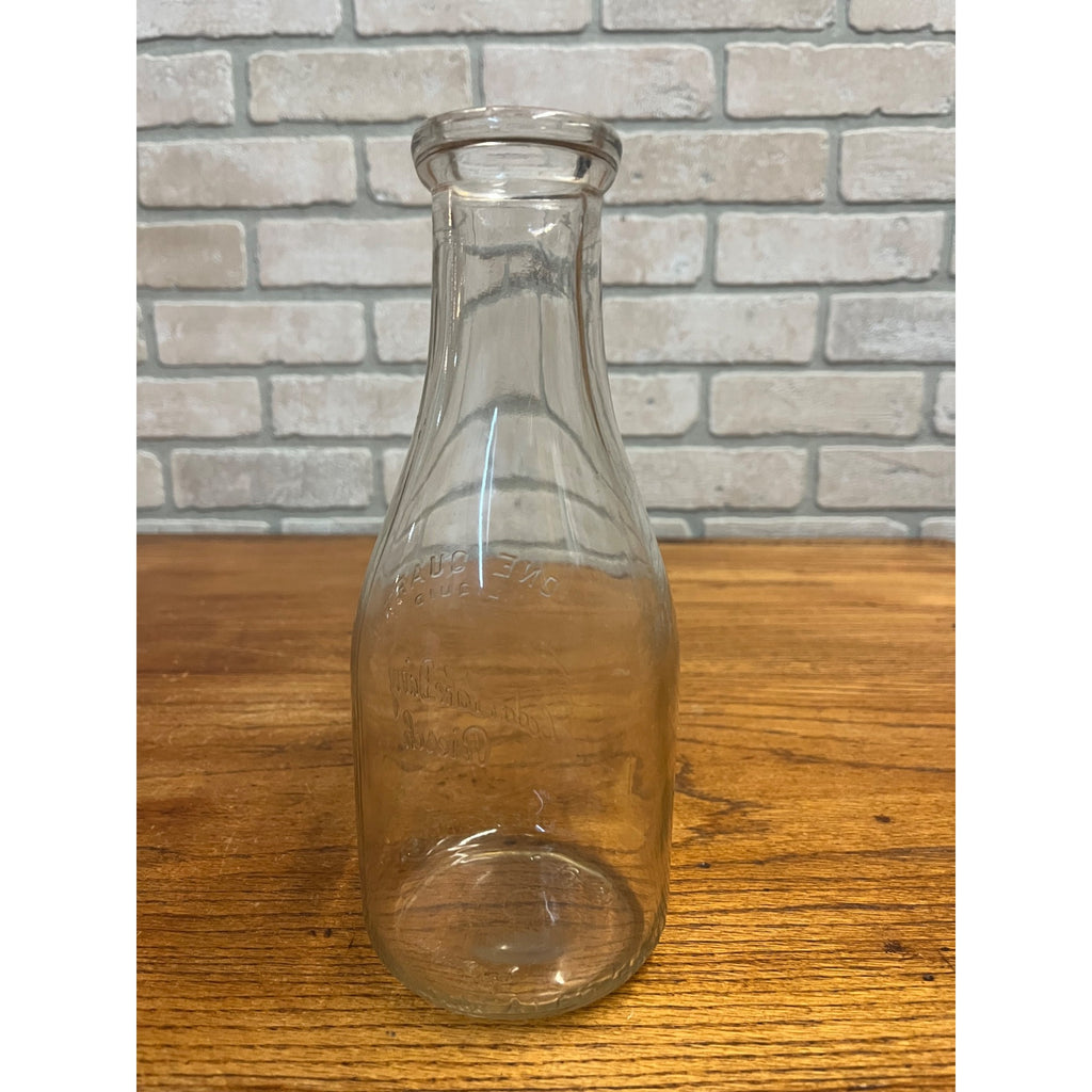 SCARCE Cedar Lake Dairy Riesch West Bend Wis Quart Bottle WI Wisconsin