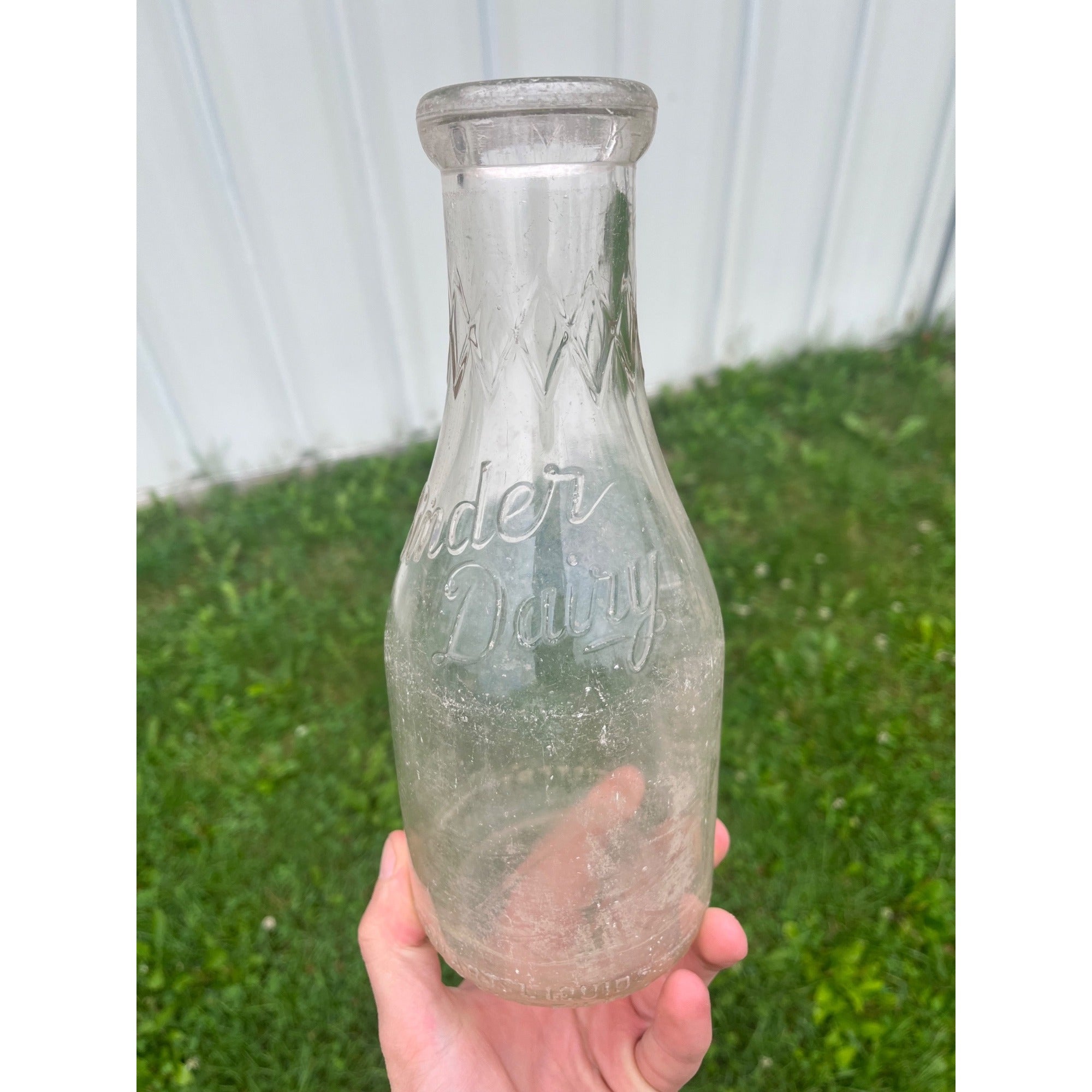 Vintage 1940s Binder Dairy Oshkosh Wisconsin Embossed Quart Milk Bottle Wis WI