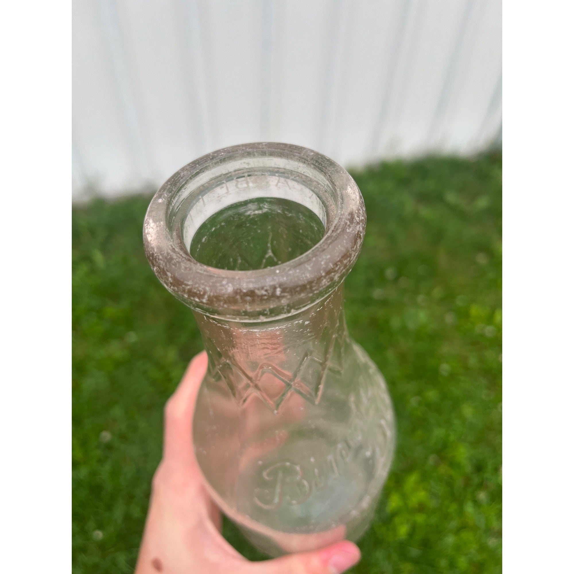 Vintage 1940s Binder Dairy Oshkosh Wisconsin Embossed Quart Milk Bottle Wis WI