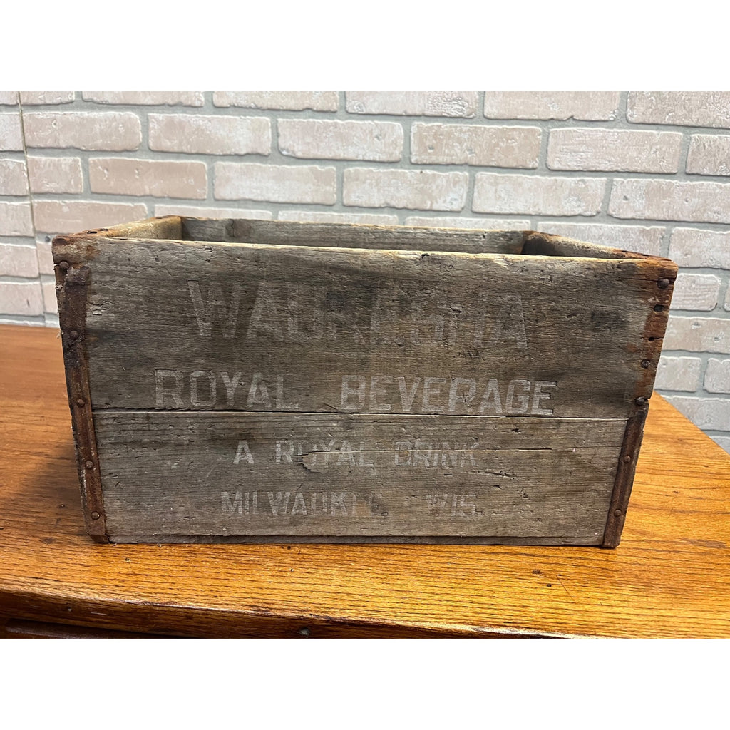 RARE Vintage Waukesha Royal Beverages Soda Bottle Wooden Crate Case Milwaukee WI