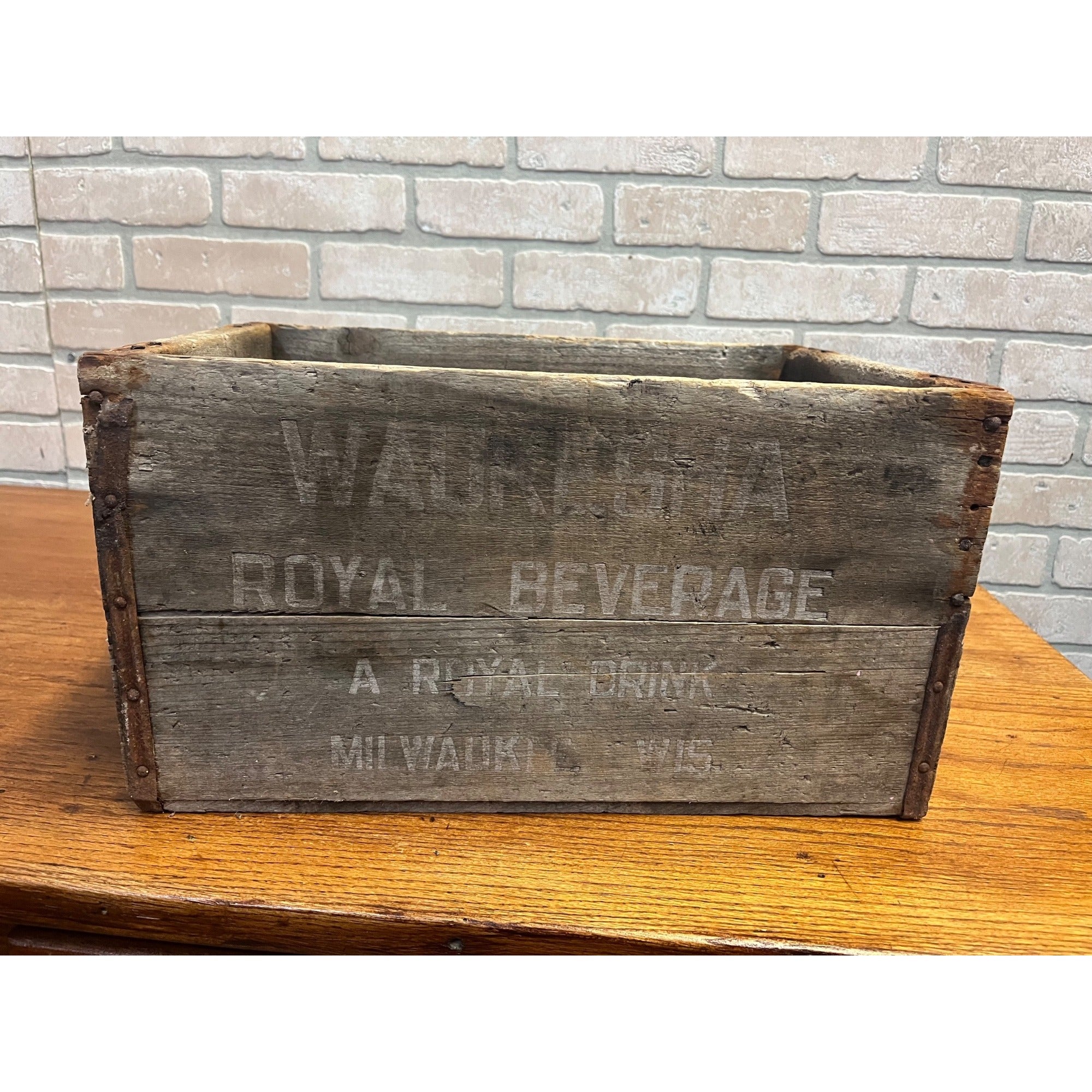 RARE Vintage Waukesha Royal Beverages Soda Bottle Wooden Crate Case Milwaukee WI