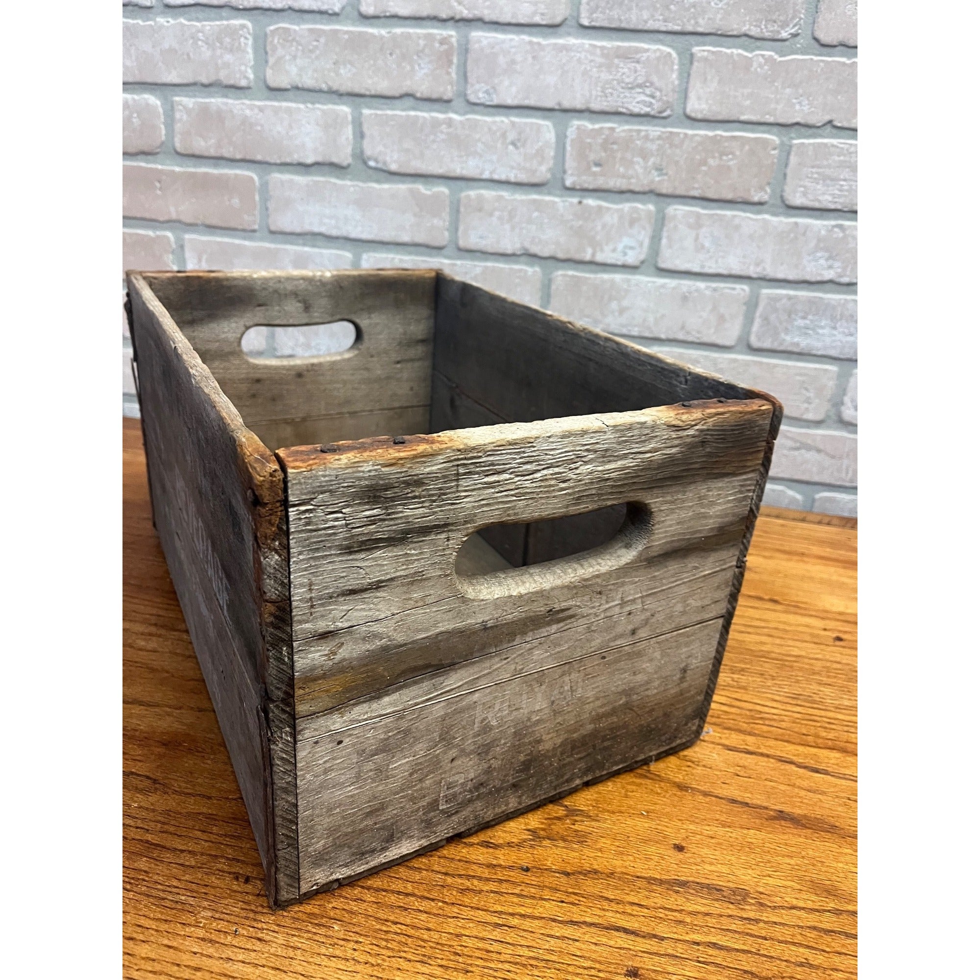 RARE Vintage Waukesha Royal Beverages Soda Bottle Wooden Crate Case Milwaukee WI