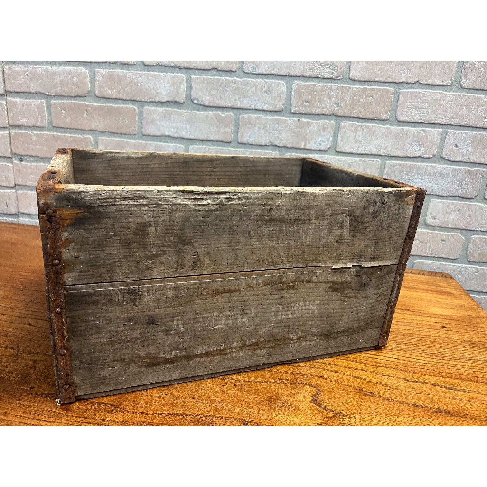 RARE Vintage Waukesha Royal Beverages Soda Bottle Wooden Crate Case Milwaukee WI