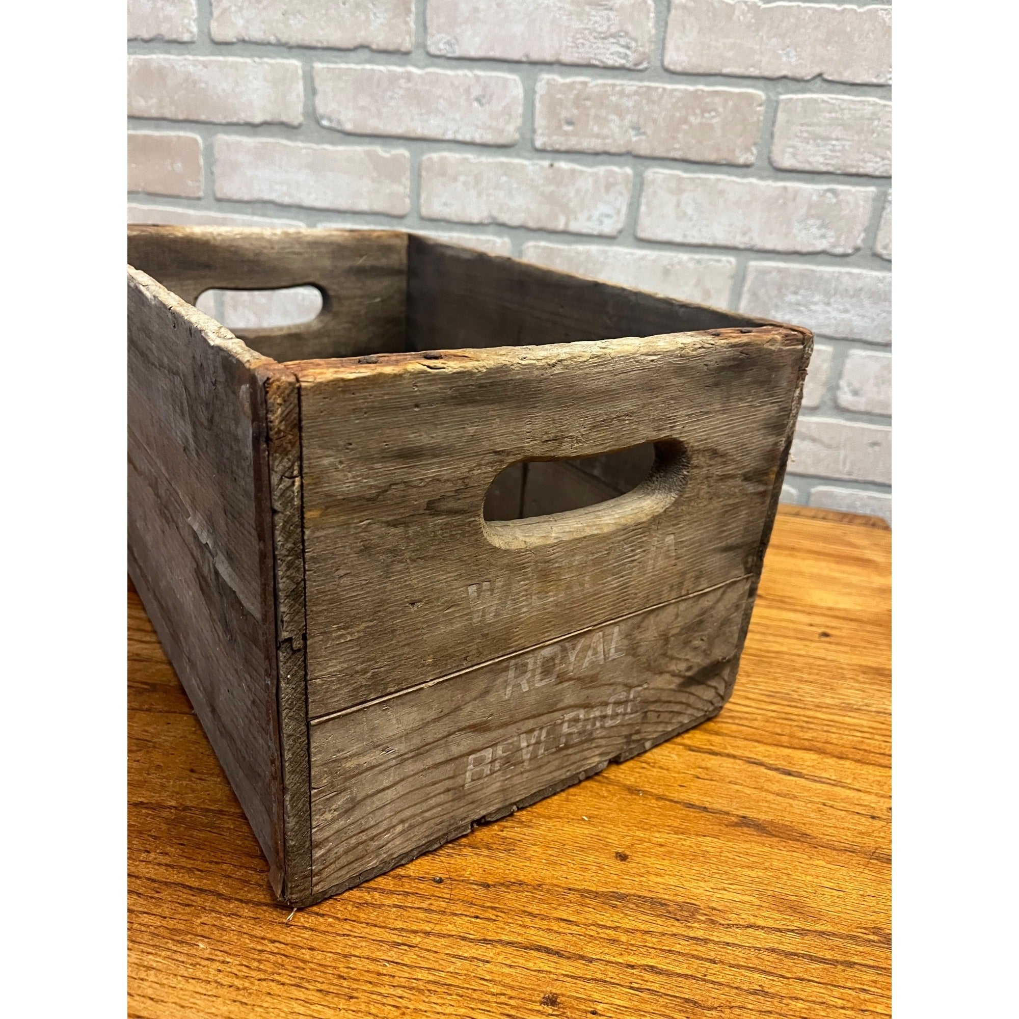 RARE Vintage Waukesha Royal Beverages Soda Bottle Wooden Crate Case Milwaukee WI
