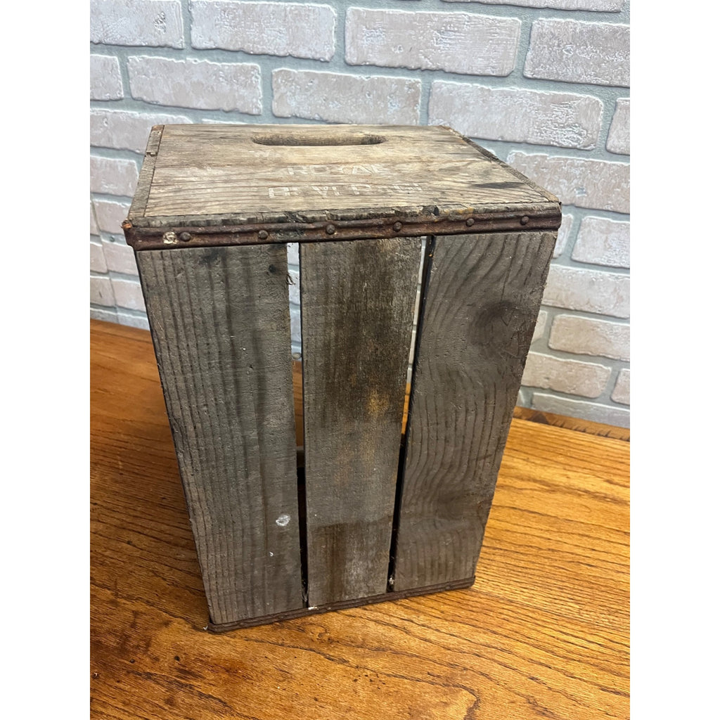 RARE Vintage Waukesha Royal Beverages Soda Bottle Wooden Crate Case Milwaukee WI