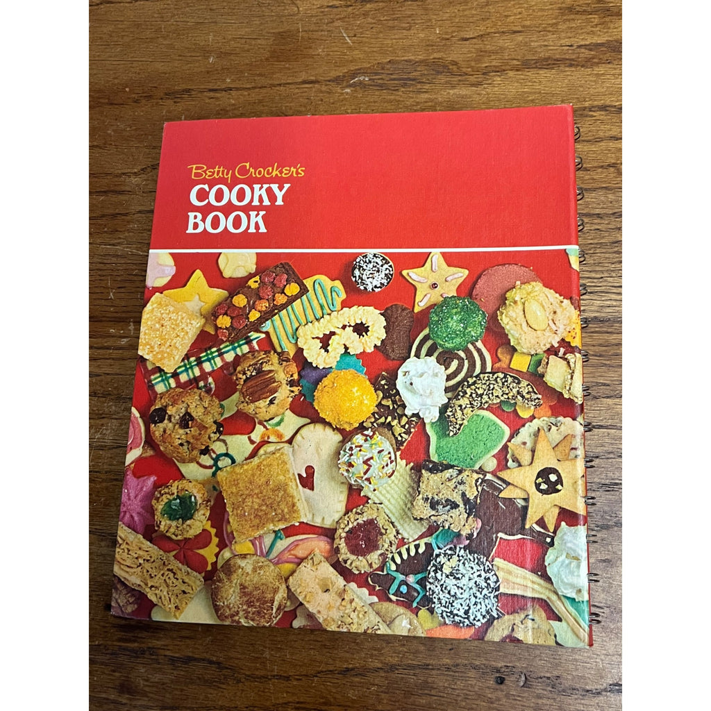 Betty Crocker's Cooky Book Illustrated 1973 Edition Recipes Spiral Binding