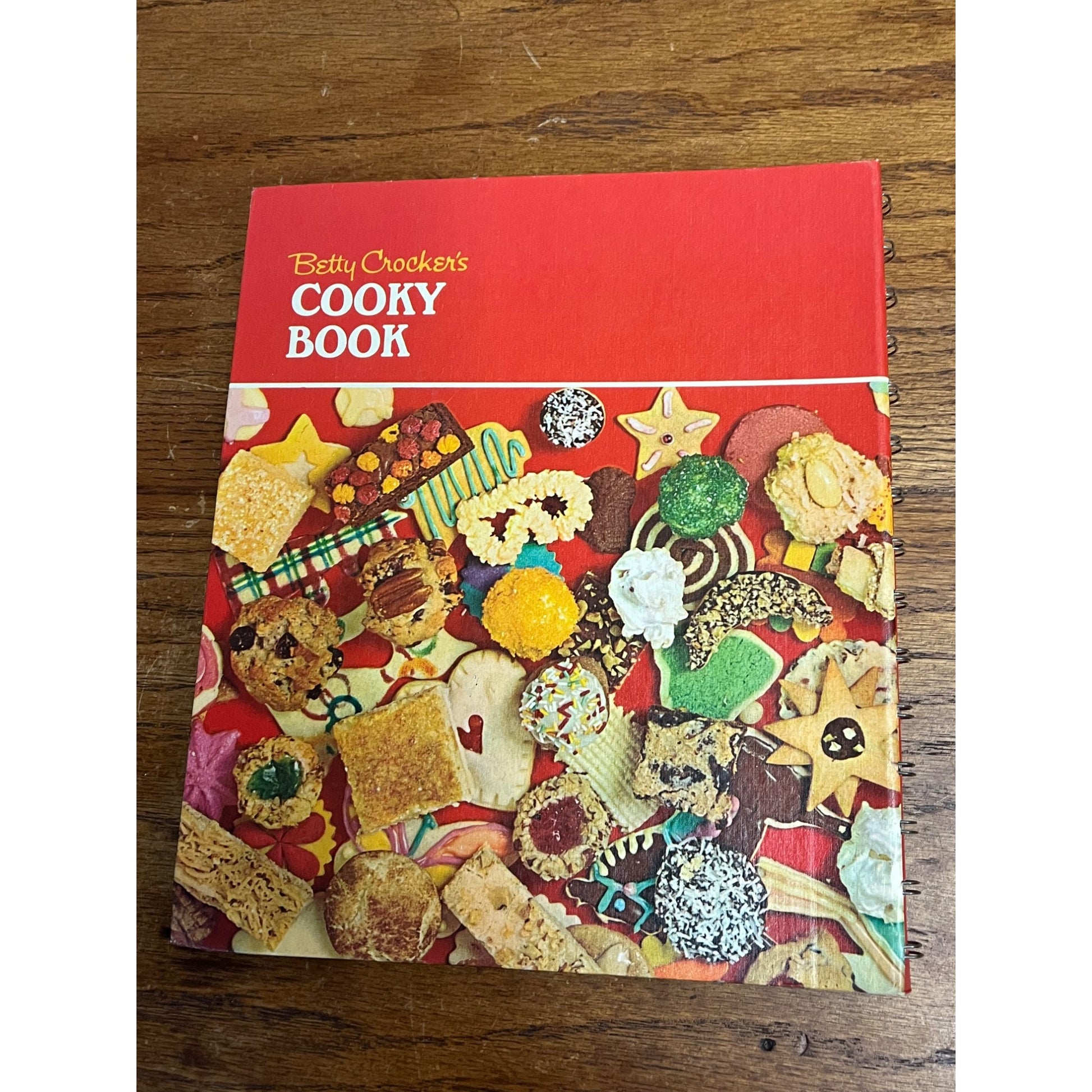 Betty Crocker's Cooky Book Illustrated 1973 Edition Recipes Spiral Binding