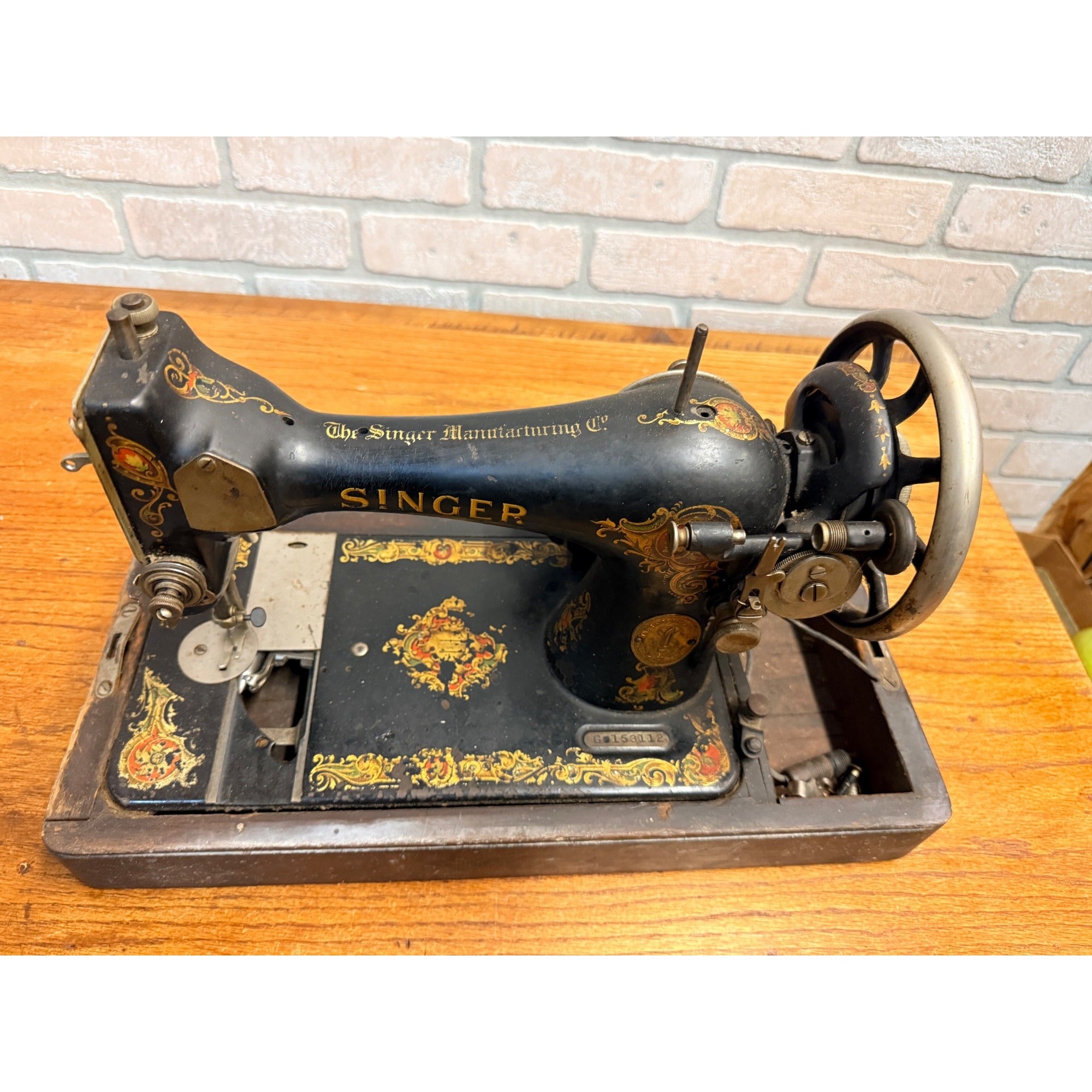 ANTIQUE SINGER SEWING MACHINE MODEL 128 LA VENCEDORA HAND CRANK - Parts / Repair