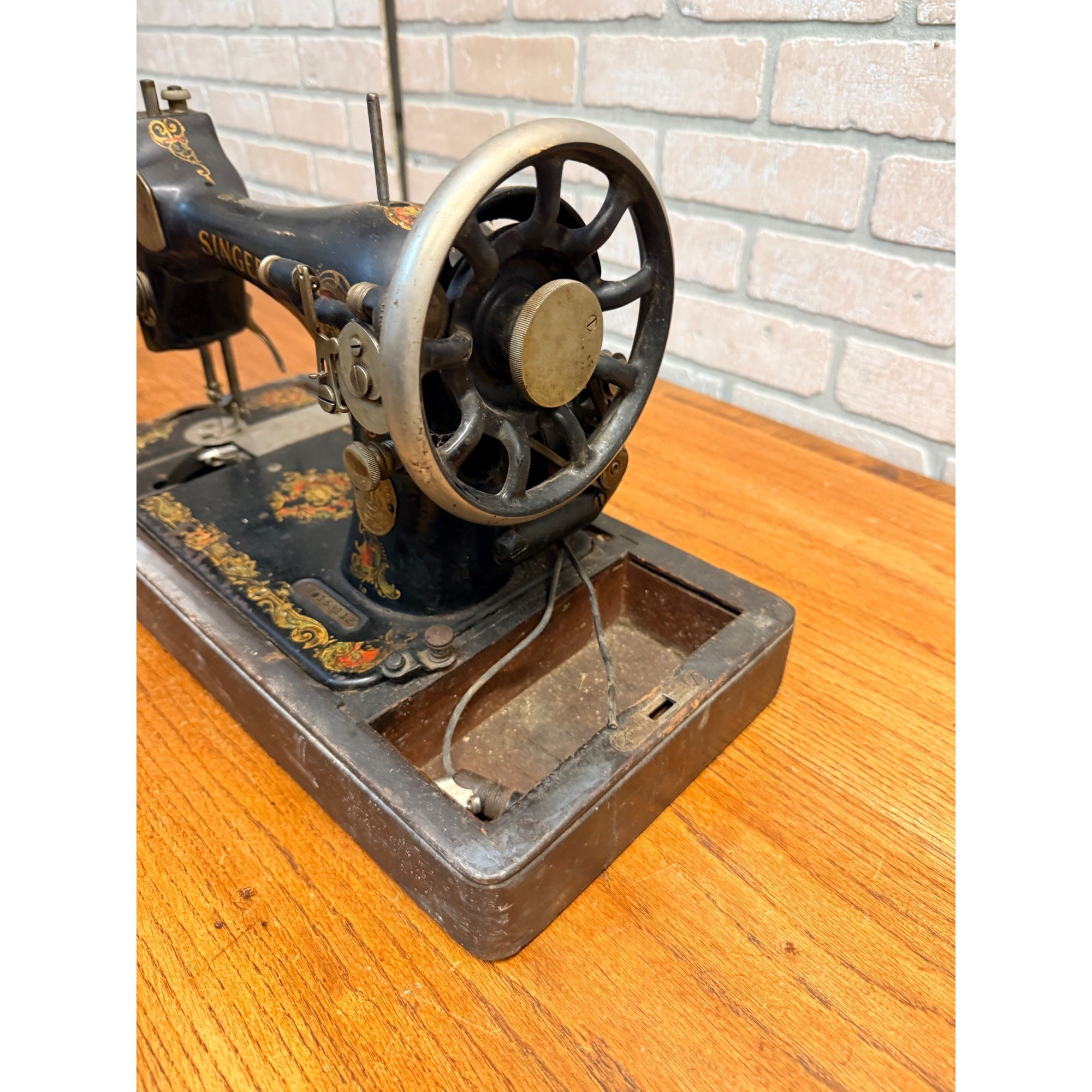 ANTIQUE SINGER SEWING MACHINE MODEL 128 LA VENCEDORA HAND CRANK - Parts / Repair