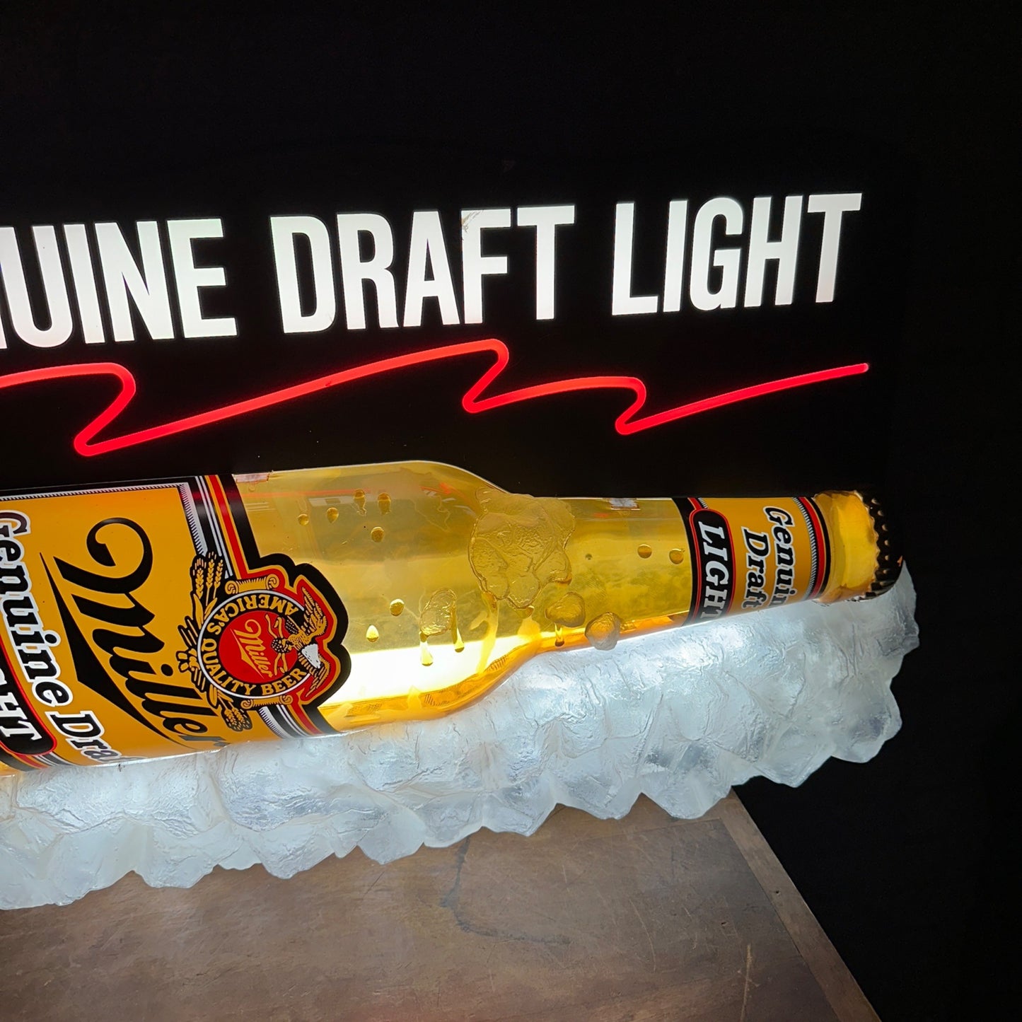 MILLER GENUINE DRAFT LIGHT BEER LIGHT UP BOTTLE 3-D SIGN BAR MAN CAVE WORKS