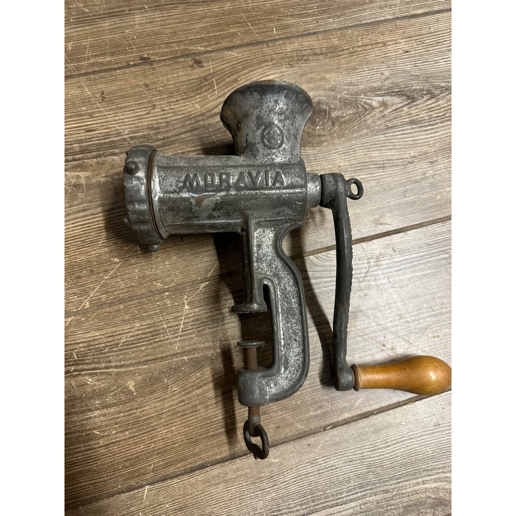 VINTAGE 1930S MORAVIA #8 CRANK MEAT GRINDER CHOPPER CZECHOSLOVAKIA CAST IRON