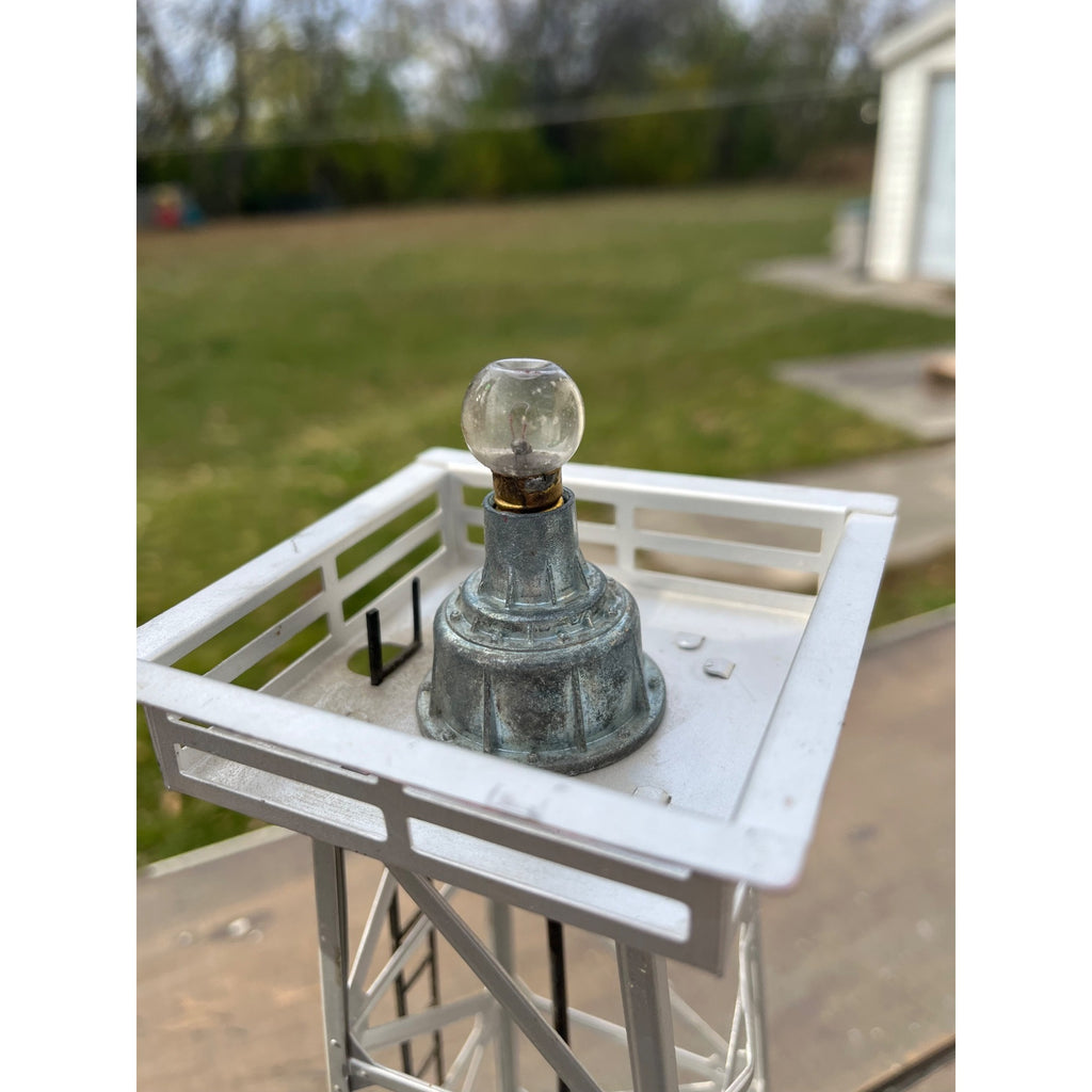 Vintage Lionel No.394 Beacon Tower Light