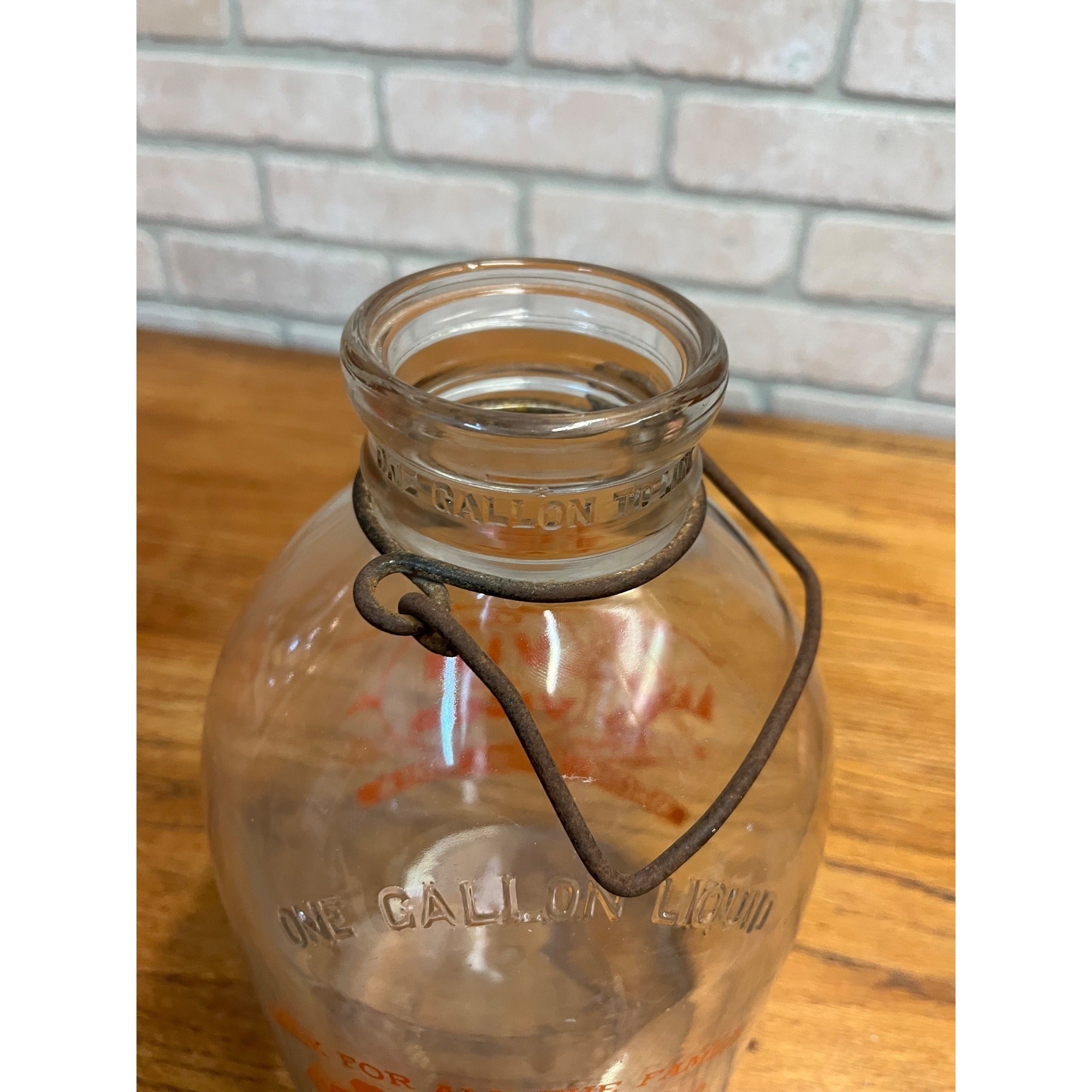 Antique Dairy Specialties Chicago Gallon Milk Bottle ACL Orange Skiing Graphics