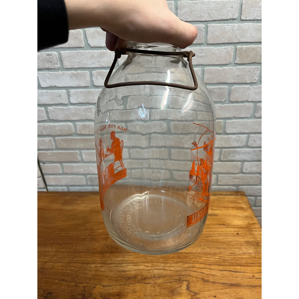 Antique Dairy Specialties Chicago Gallon Milk Bottle ACL Orange Skiing Graphics