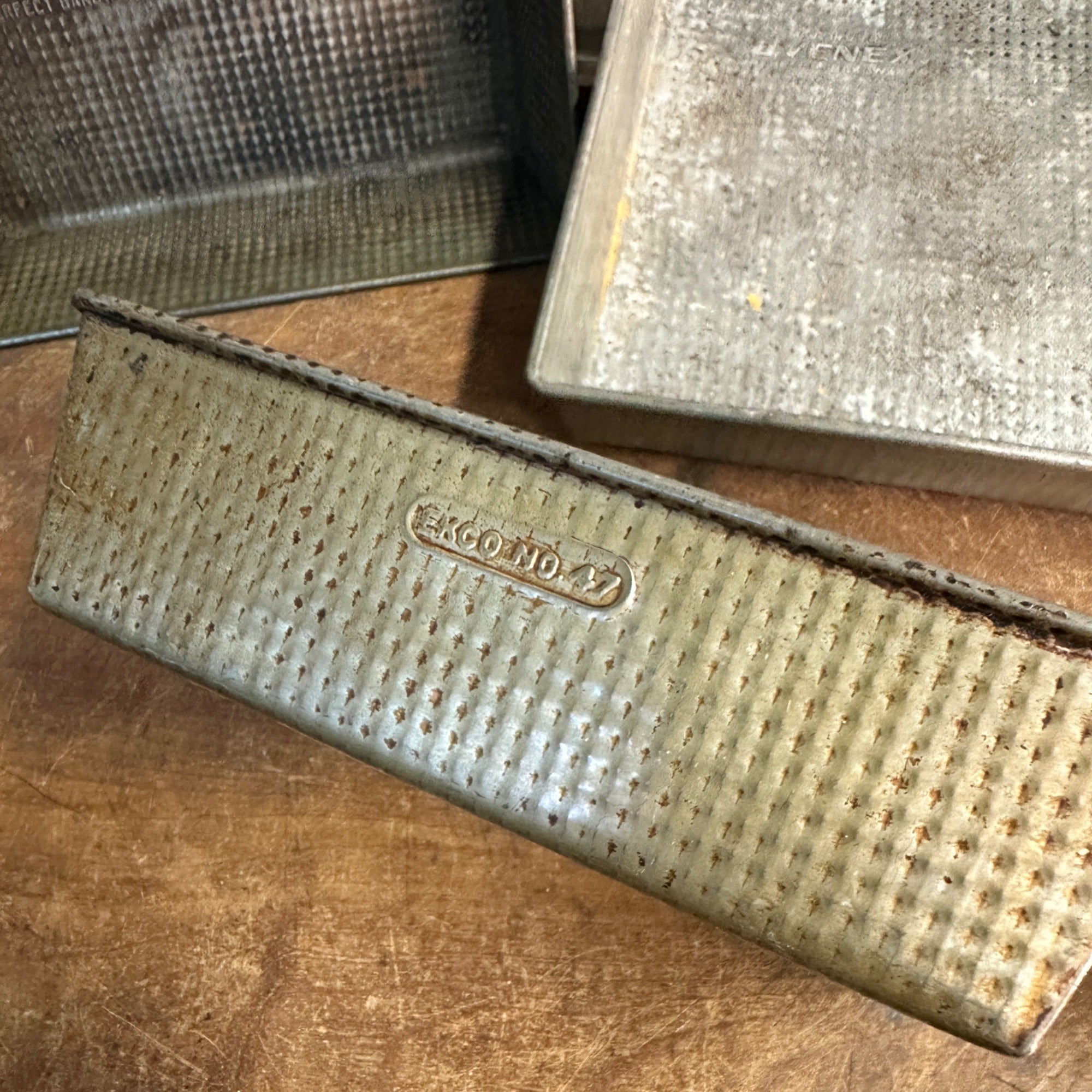 (3) Vintage Ovenex Cake Bread Pans Ekco 632, 47, 57 10" Kitchen decor  Tin