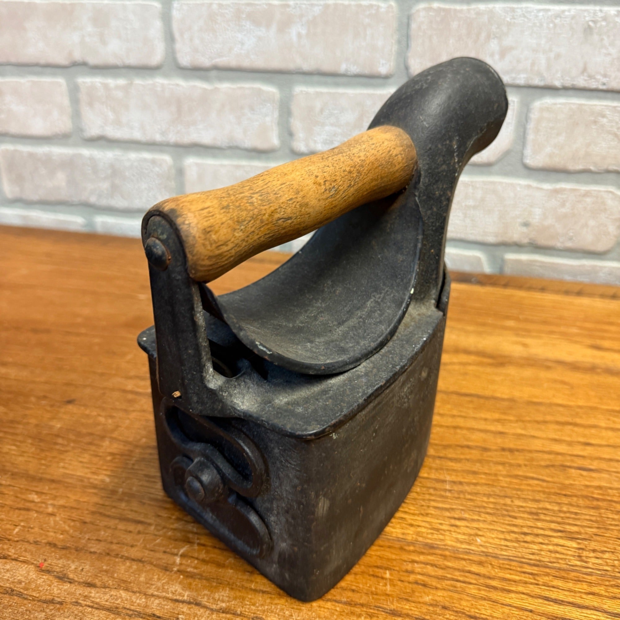 Antique Vintage Charcoal Coal Cast Iron Sad Iron Press Wood Handle