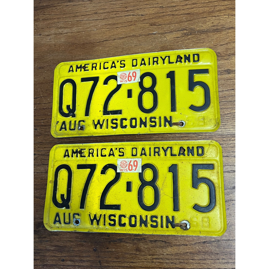 Wisconsin 1969 License Plate PAIR Vintage Q72-815
