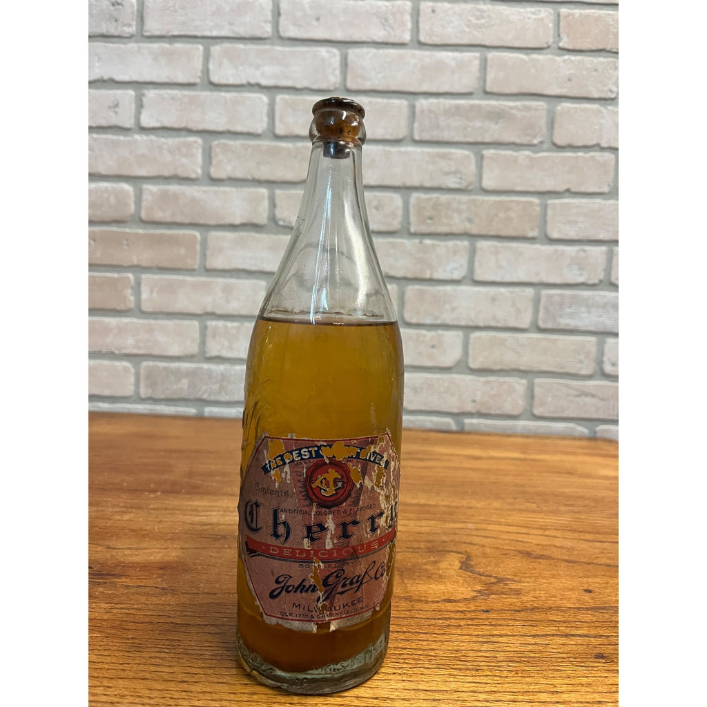 RARE Vintage c1920s John Graf Co. Milwaukee Cherry Soda Bottle w/ Label