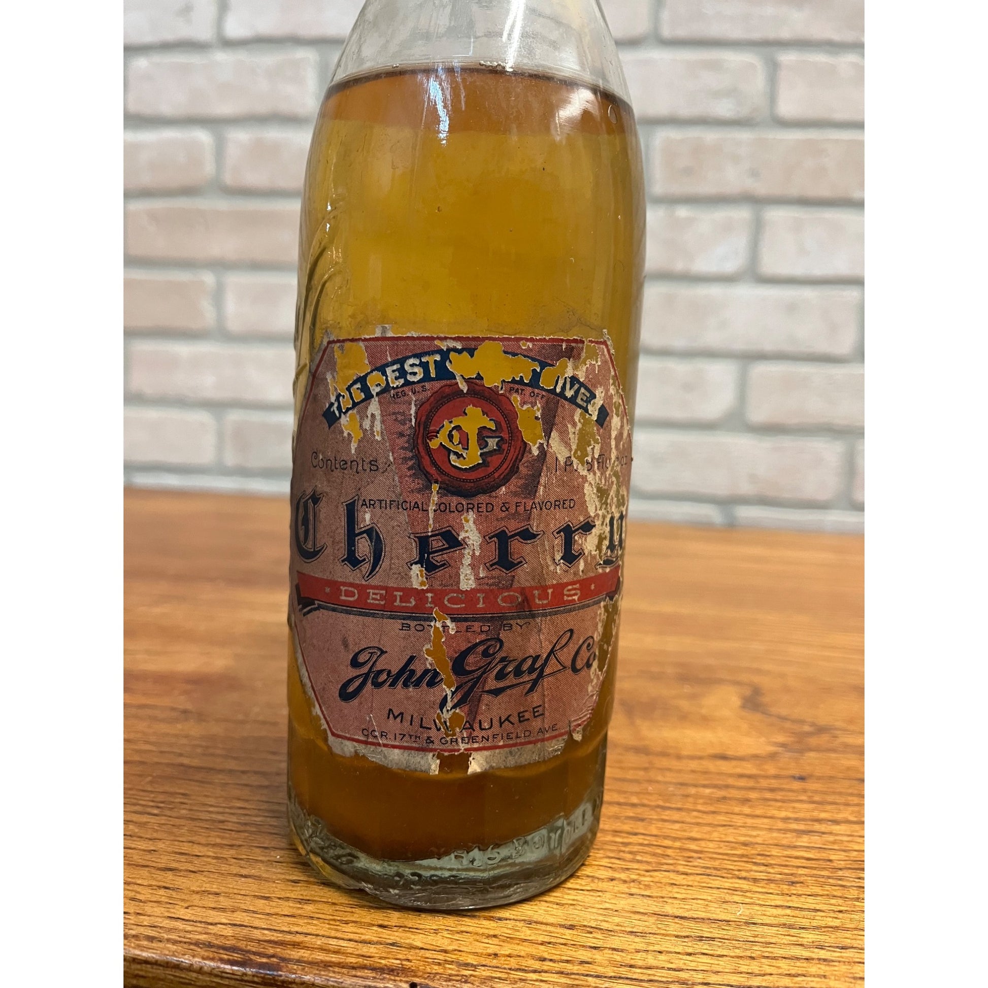RARE Vintage c1920s John Graf Co. Milwaukee Cherry Soda Bottle w/ Label