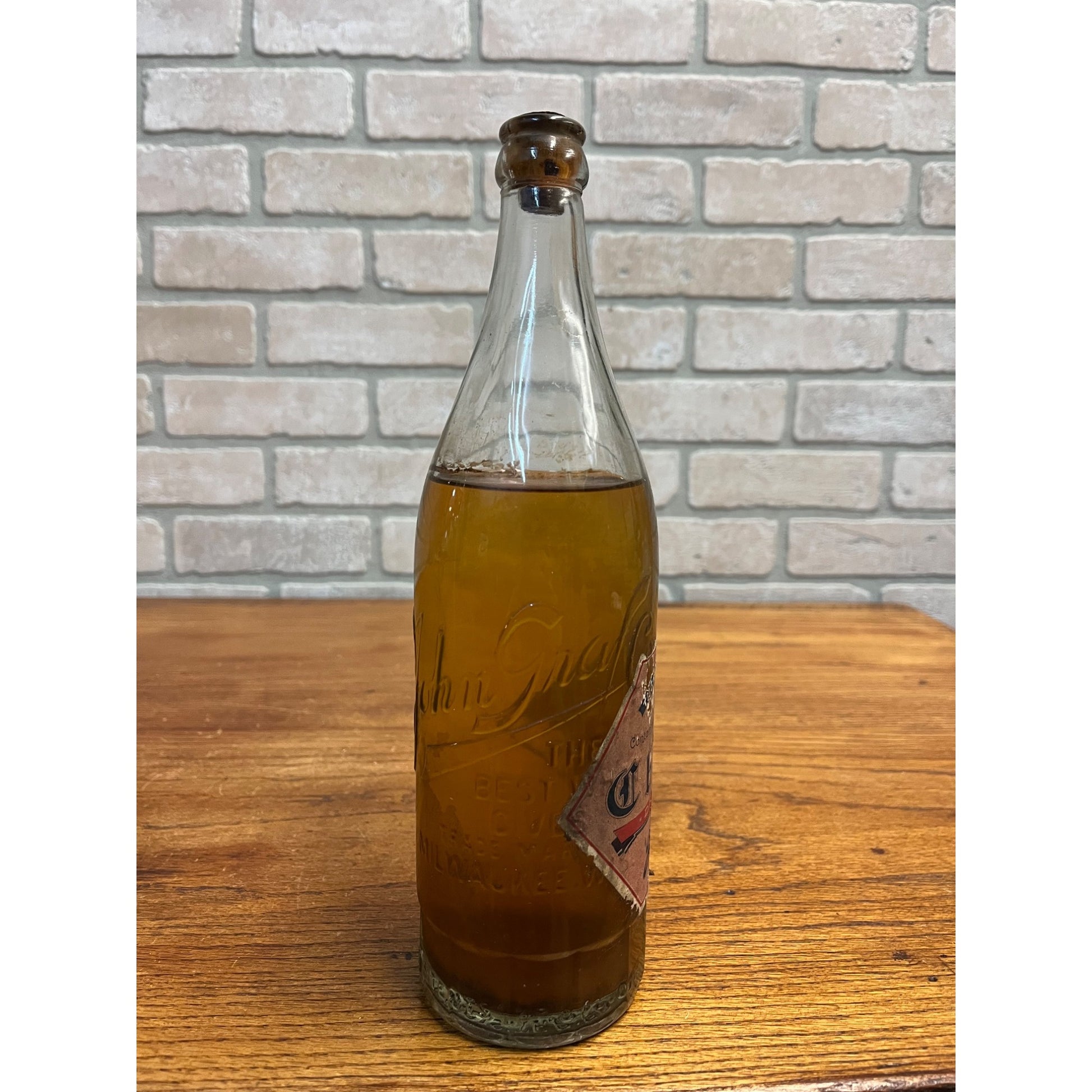 RARE Vintage c1920s John Graf Co. Milwaukee Cherry Soda Bottle w/ Label