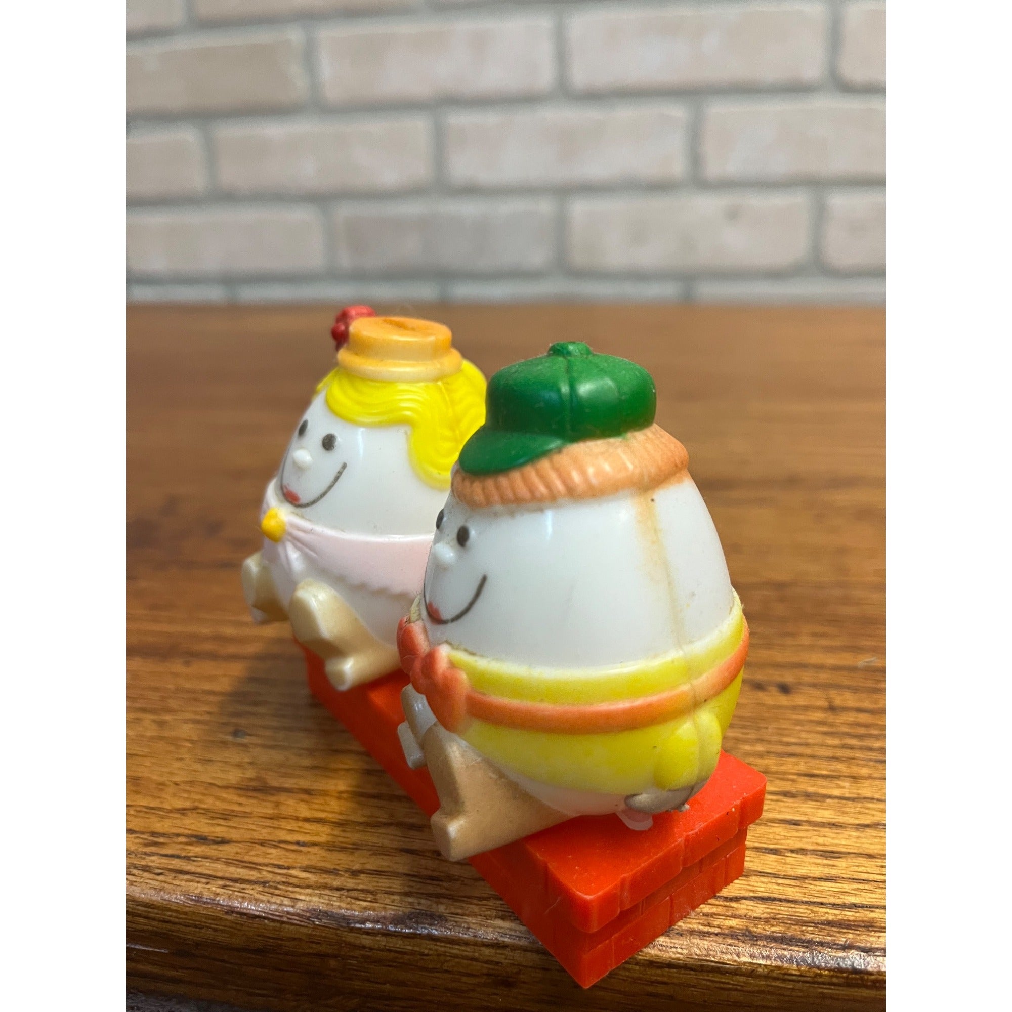 Vintage Mr & Mrs Humpty Dumpty Salt & Pepper Shakers Plastic JSNY Hong Kong