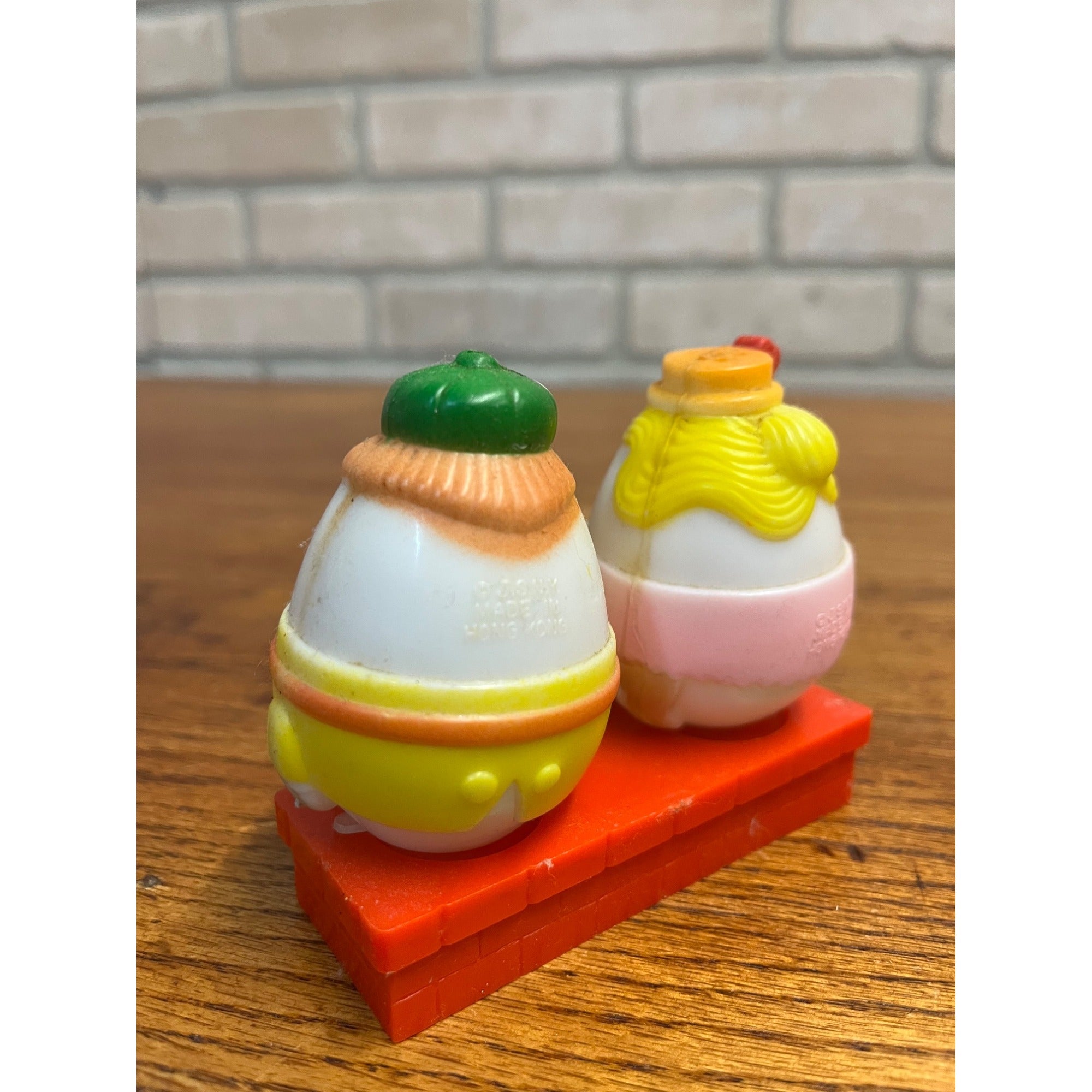 Vintage Mr & Mrs Humpty Dumpty Salt & Pepper Shakers Plastic JSNY Hong Kong
