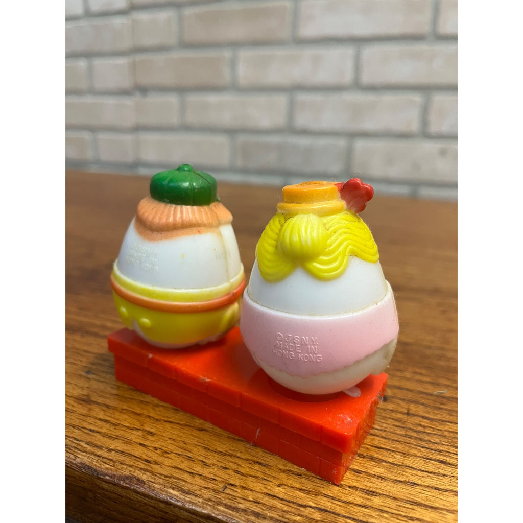 Vintage Mr & Mrs Humpty Dumpty Salt & Pepper Shakers Plastic JSNY Hong Kong