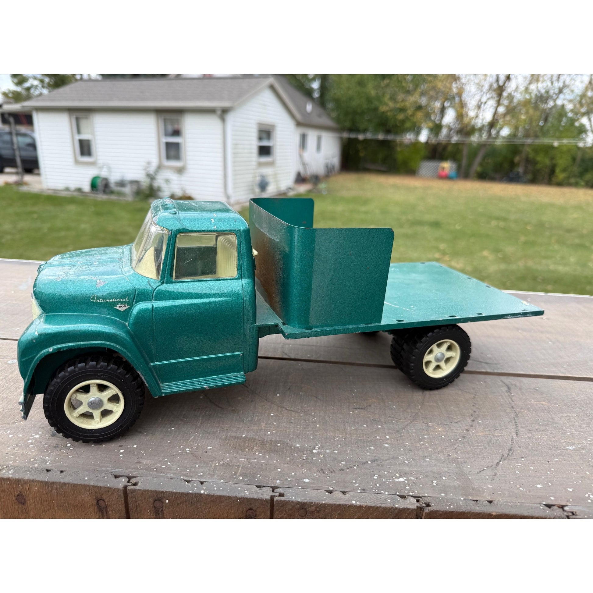 Vintage International Loadstar 1600 Green Farm Truck Pressed Steel Toy