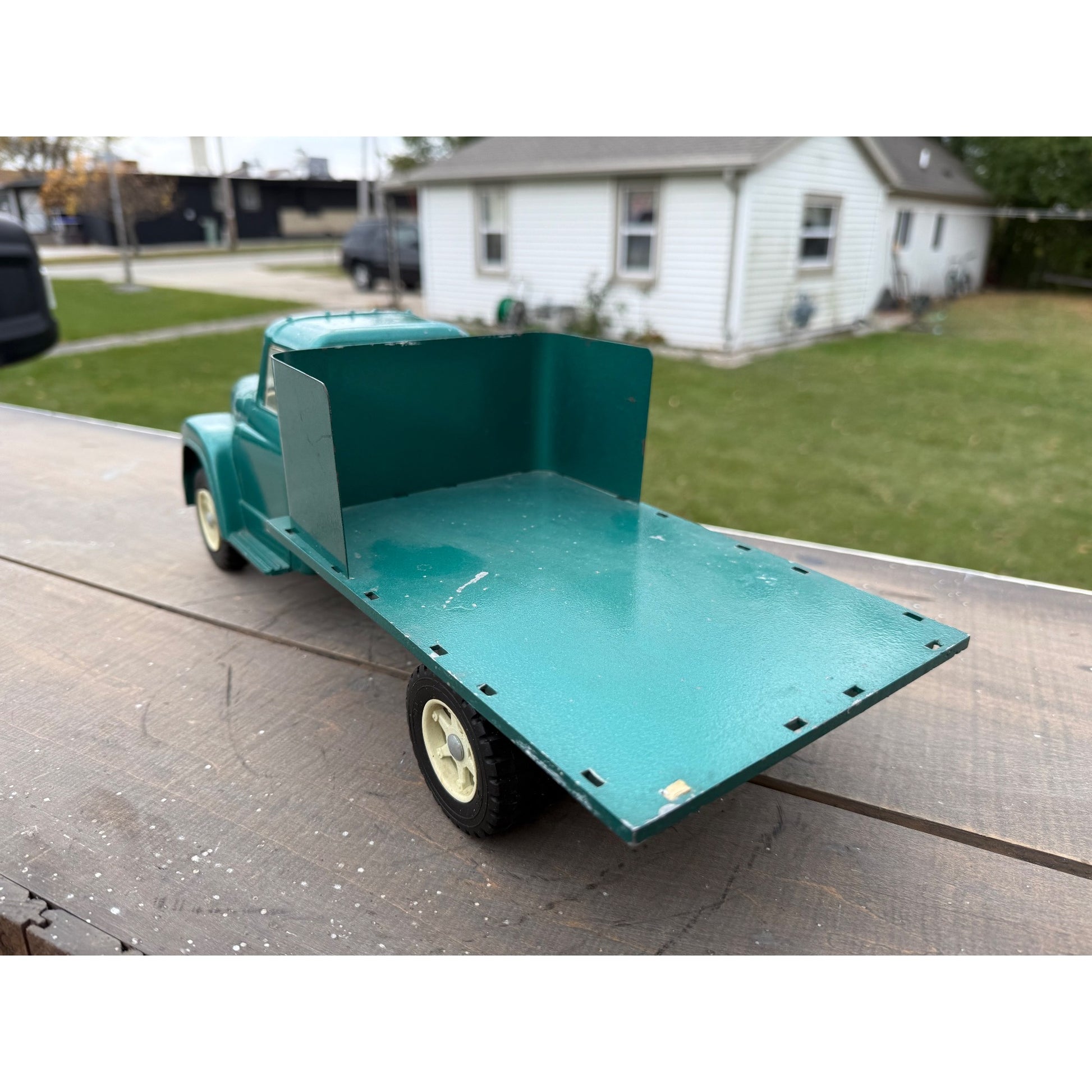 Vintage International Loadstar 1600 Green Farm Truck Pressed Steel Toy