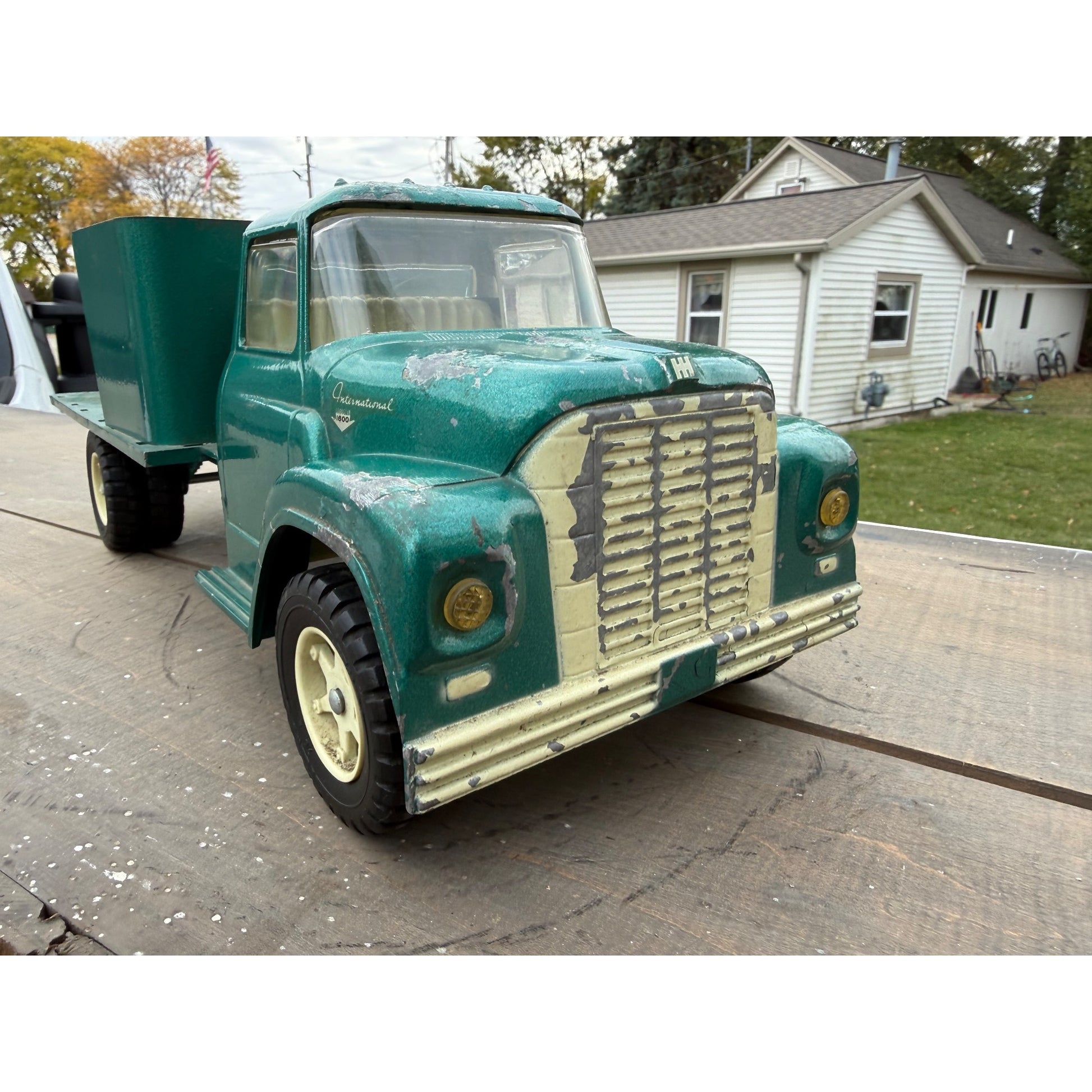 Vintage International Loadstar 1600 Green Farm Truck Pressed Steel Toy
